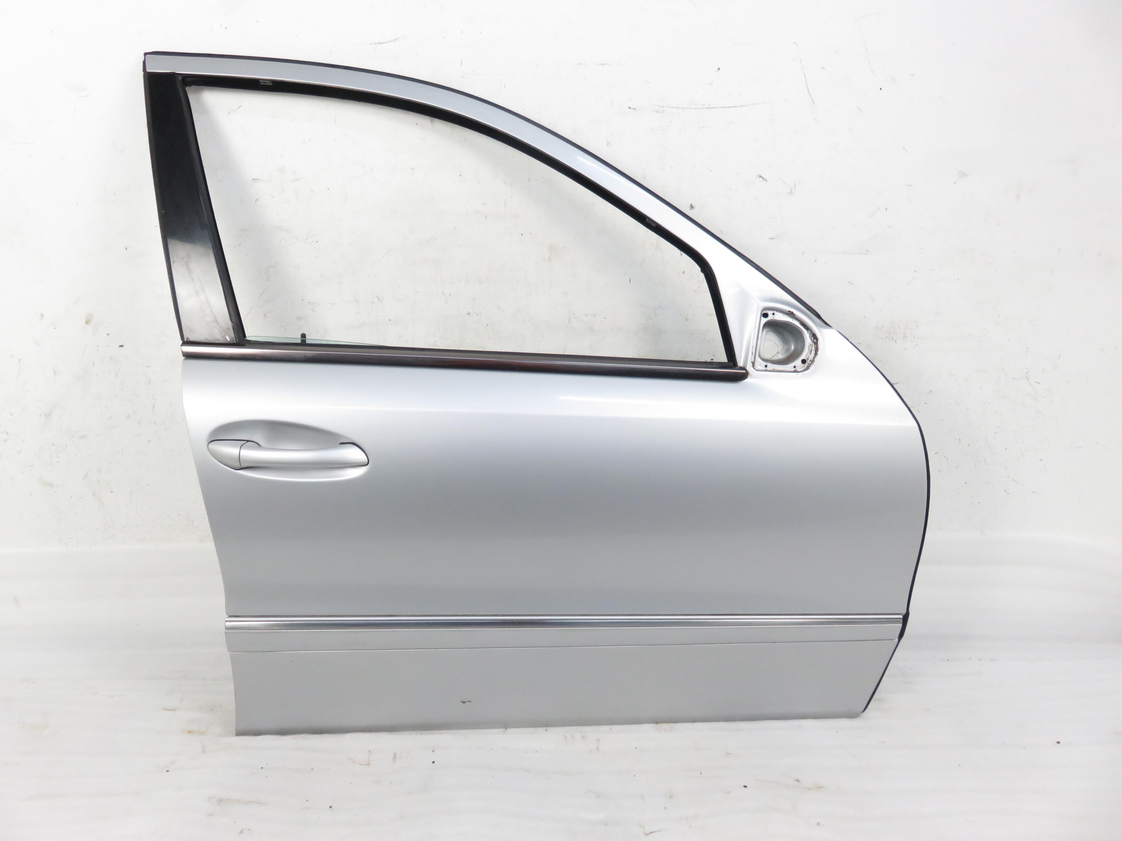 MERCEDES-BENZ E-Class W211/S211 (2002-2009) Porte avant droite 25630718