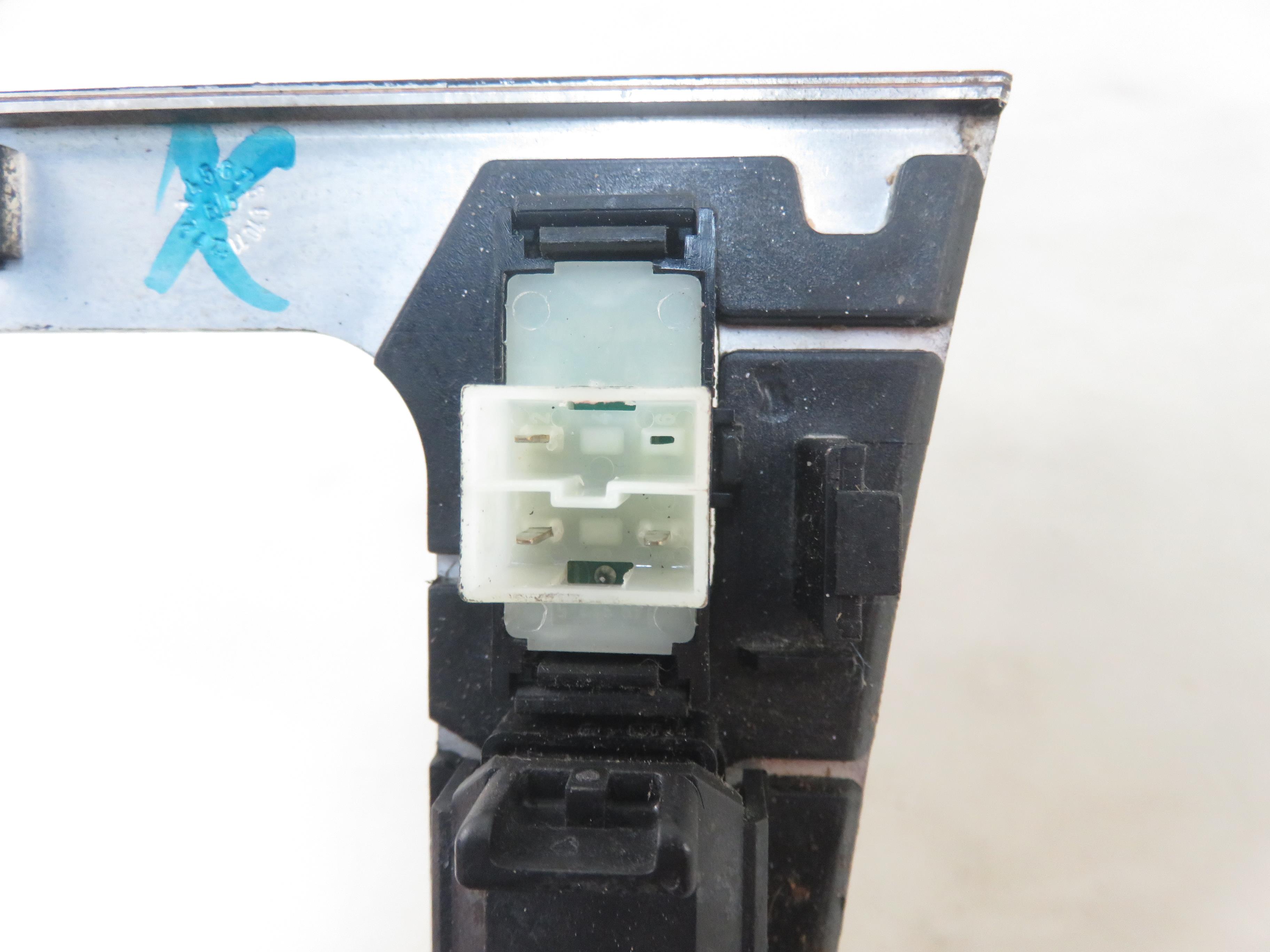 MERCEDES-BENZ E-Class W210/S210 (1995-2002) Front Left Door Window Switch 26820117