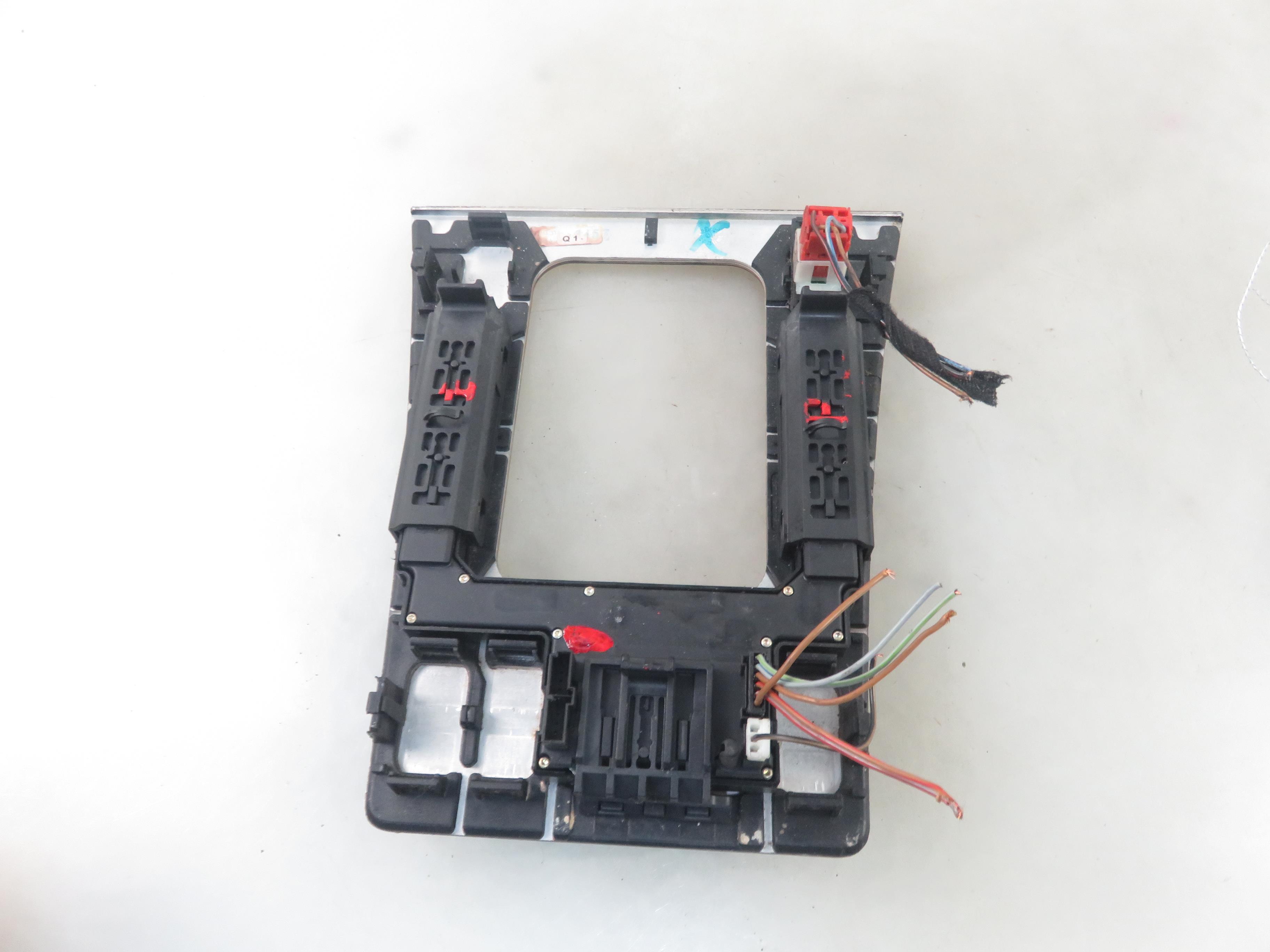 MERCEDES-BENZ E-Class W210/S210 (1995-2002) Front Left Door Window Switch 26820117