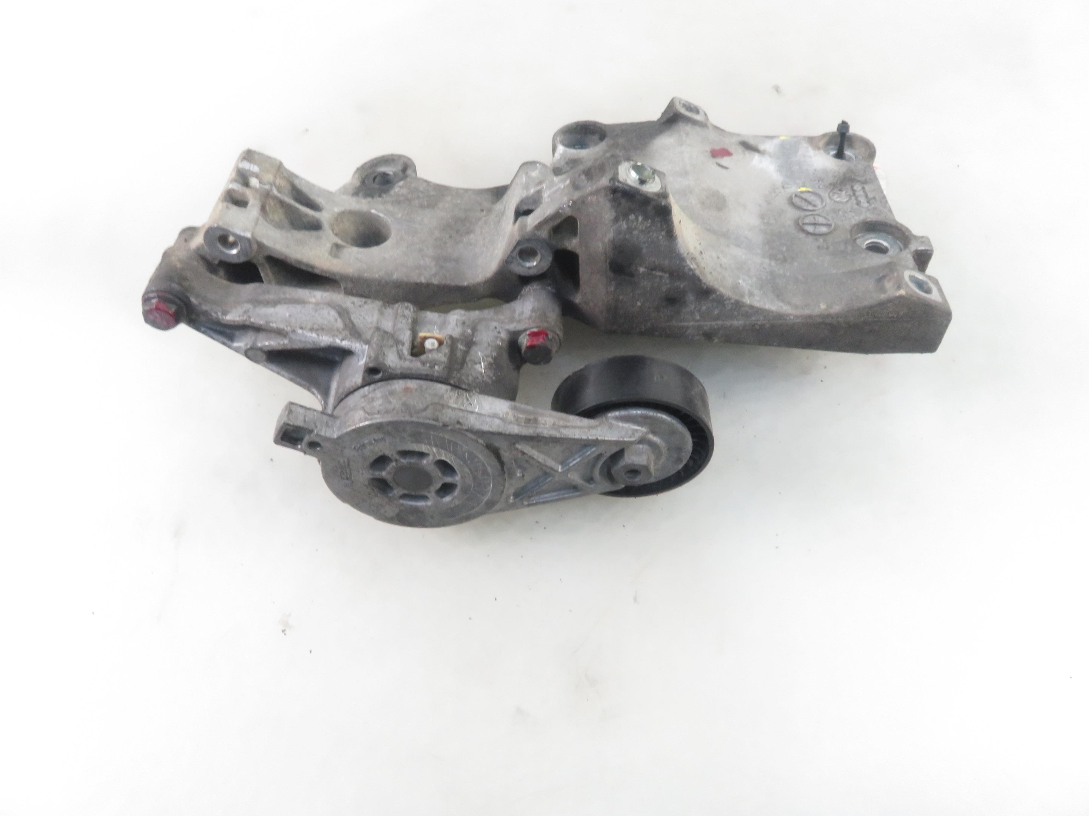 SKODA Octavia 2 generation (2004-2013) Кронштейн генератора 038903143AF 26907497