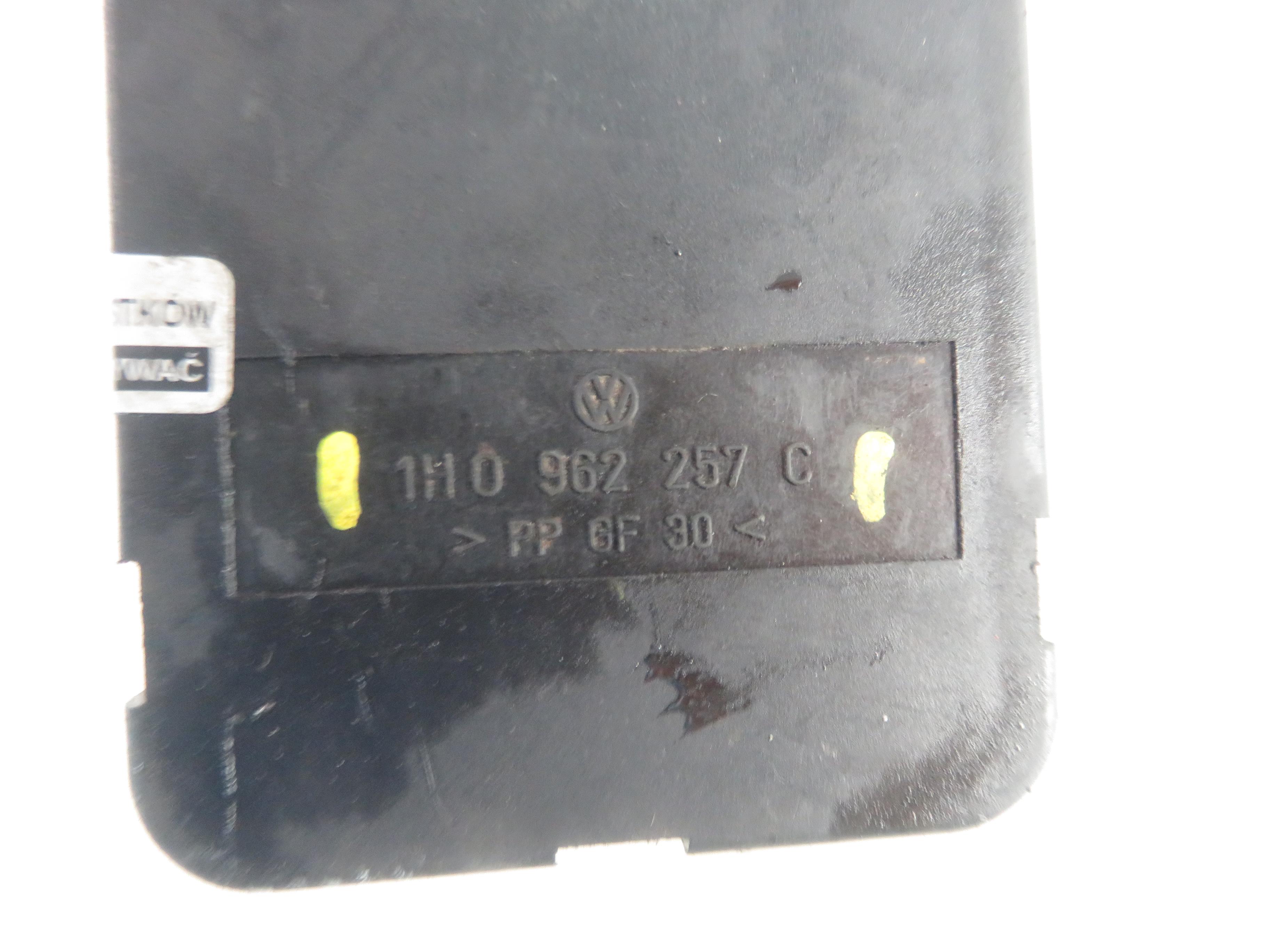 VOLKSWAGEN Polo 3 generation (1994-2002) Pompă de vacuum cu închidere centralizată 1H0962257C 26954143