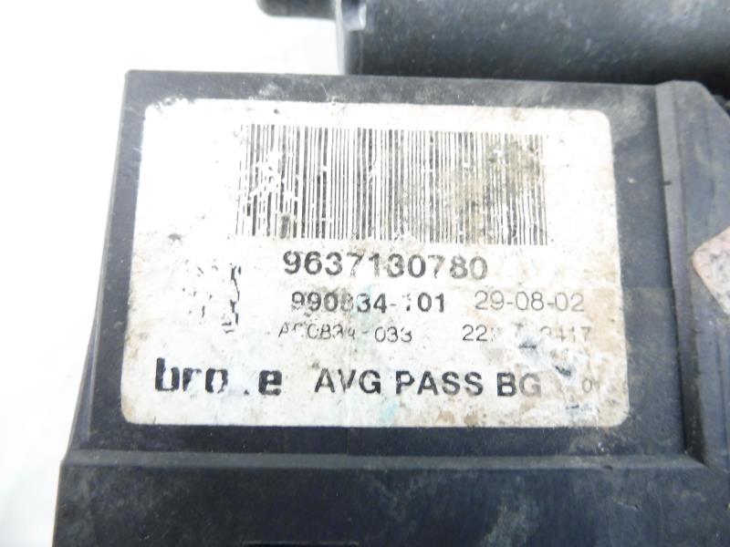 PEUGEOT 307 1 generation (2001-2008) Priekinių kairių durų stiklo pakelėjo varikliukas 9637130780 17922086