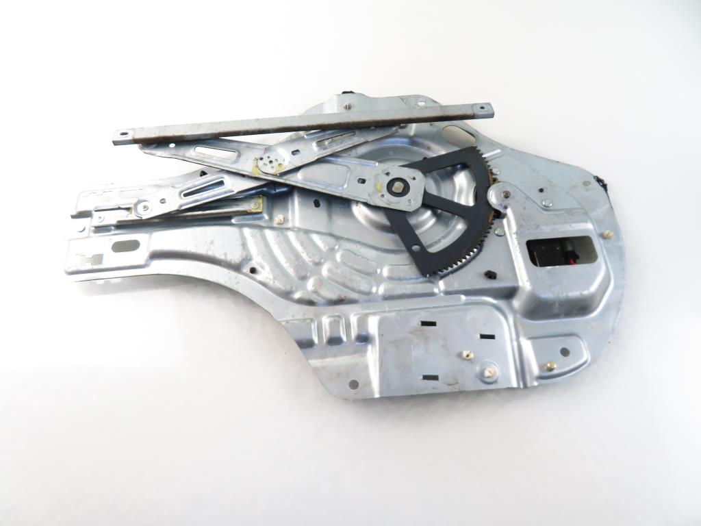 HYUNDAI Tucson 1 generation (2004-2010) Front Left Door Window Regulator 824702E010 17937327