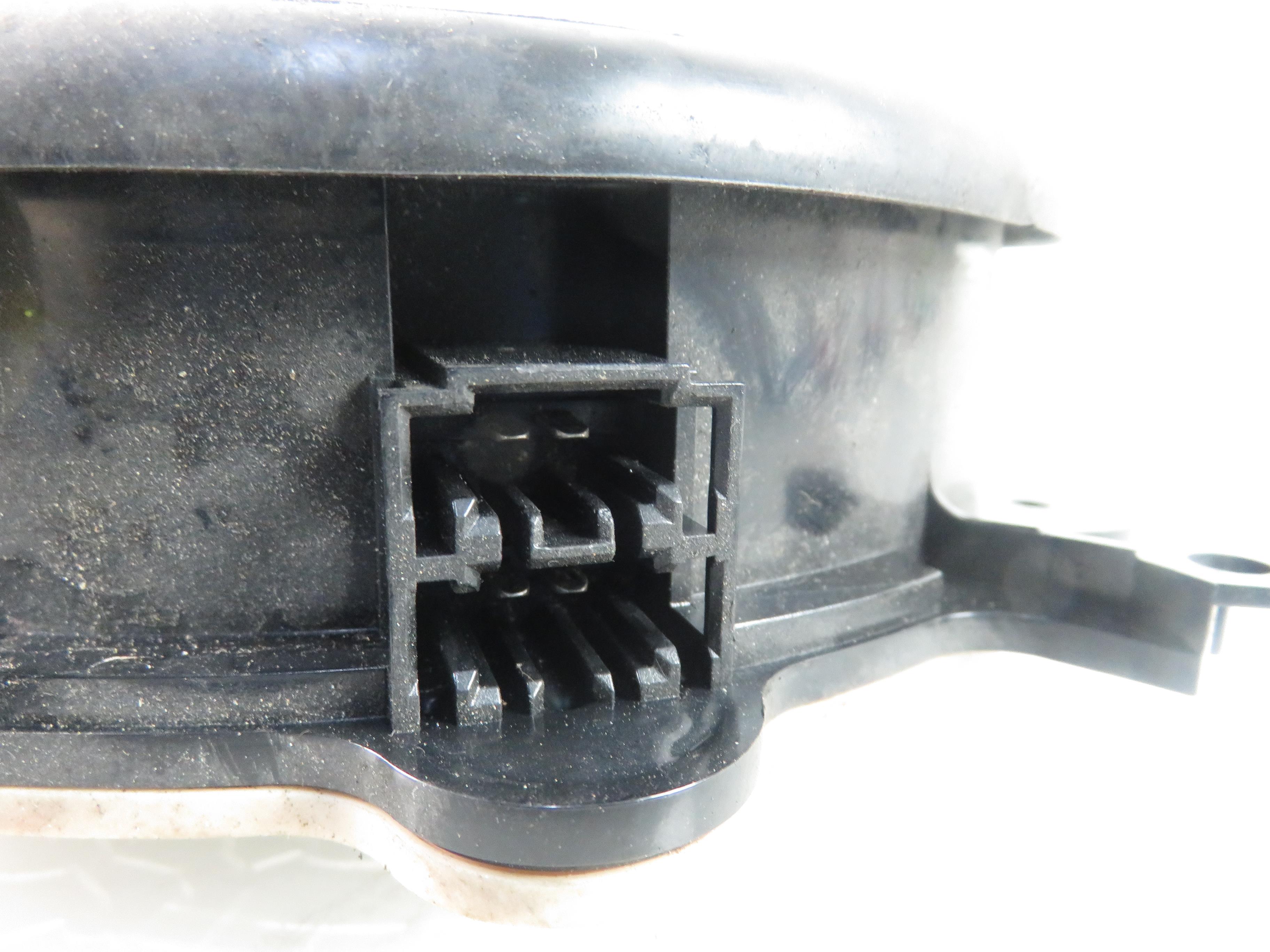 AUDI A4 B7/8E (2004-2008) Subwoofer din partea dreaptă sub scaun 8E0035411 21855465