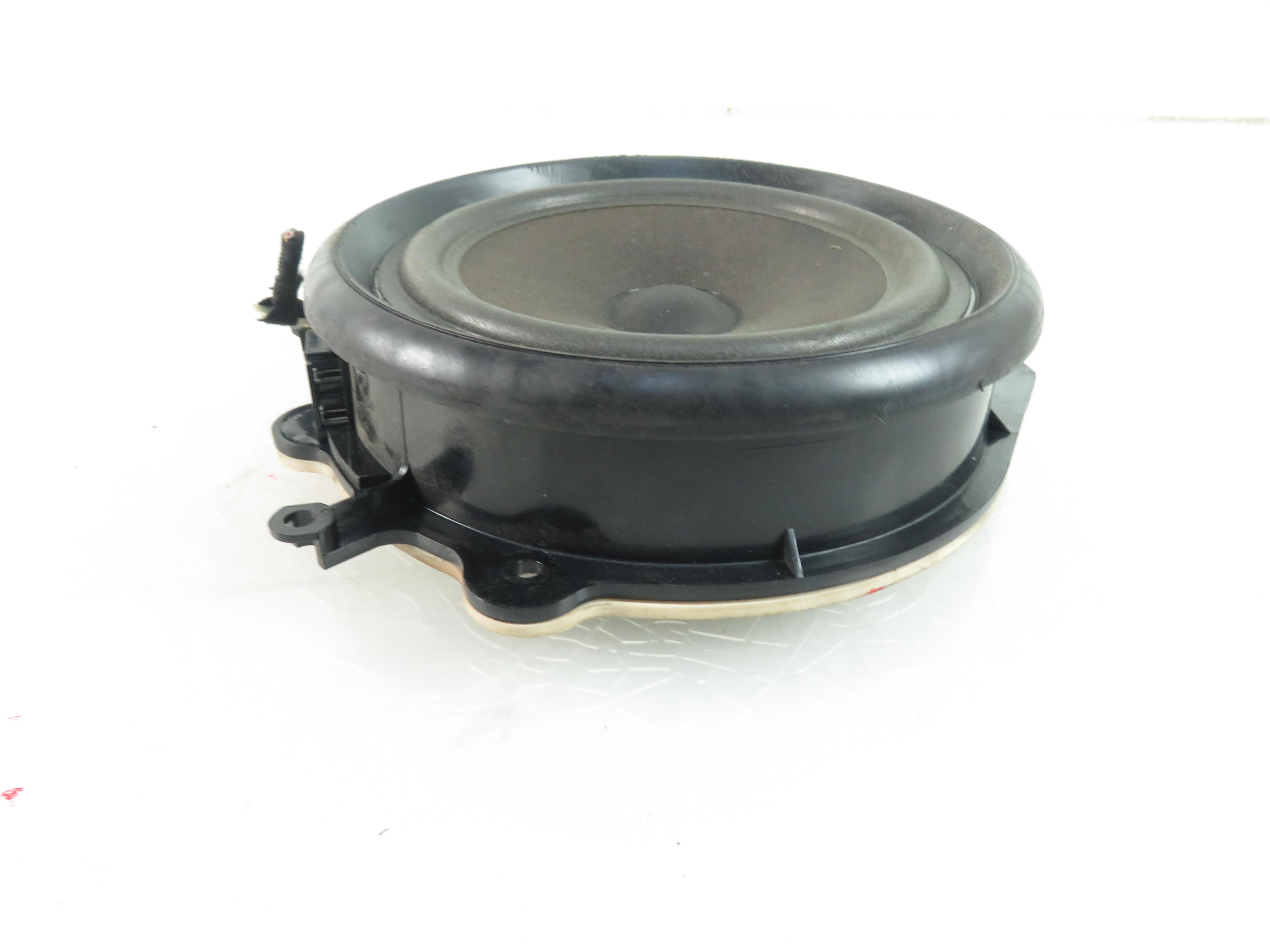 AUDI A4 B7/8E (2004-2008) Subwoofer din partea dreaptă sub scaun 8E0035411 21855465