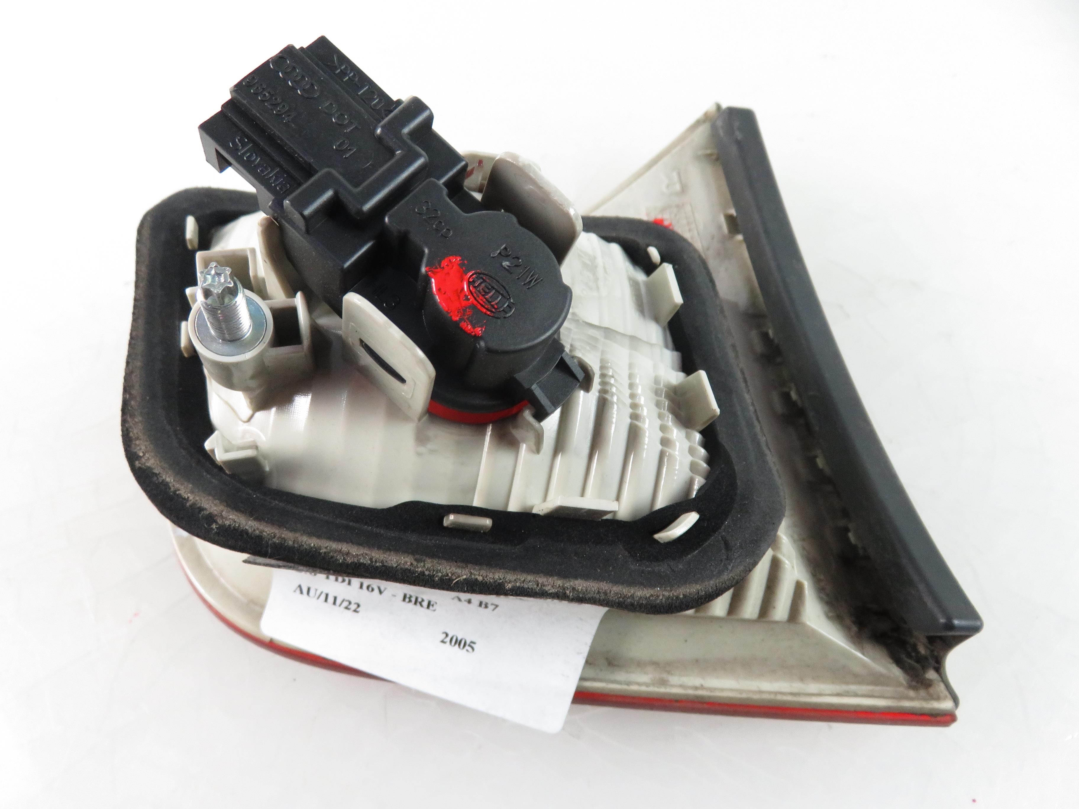 AUDI A4 B7/8E (2004-2008) Rear Right Taillight Lamp 8E5945094A 21856163