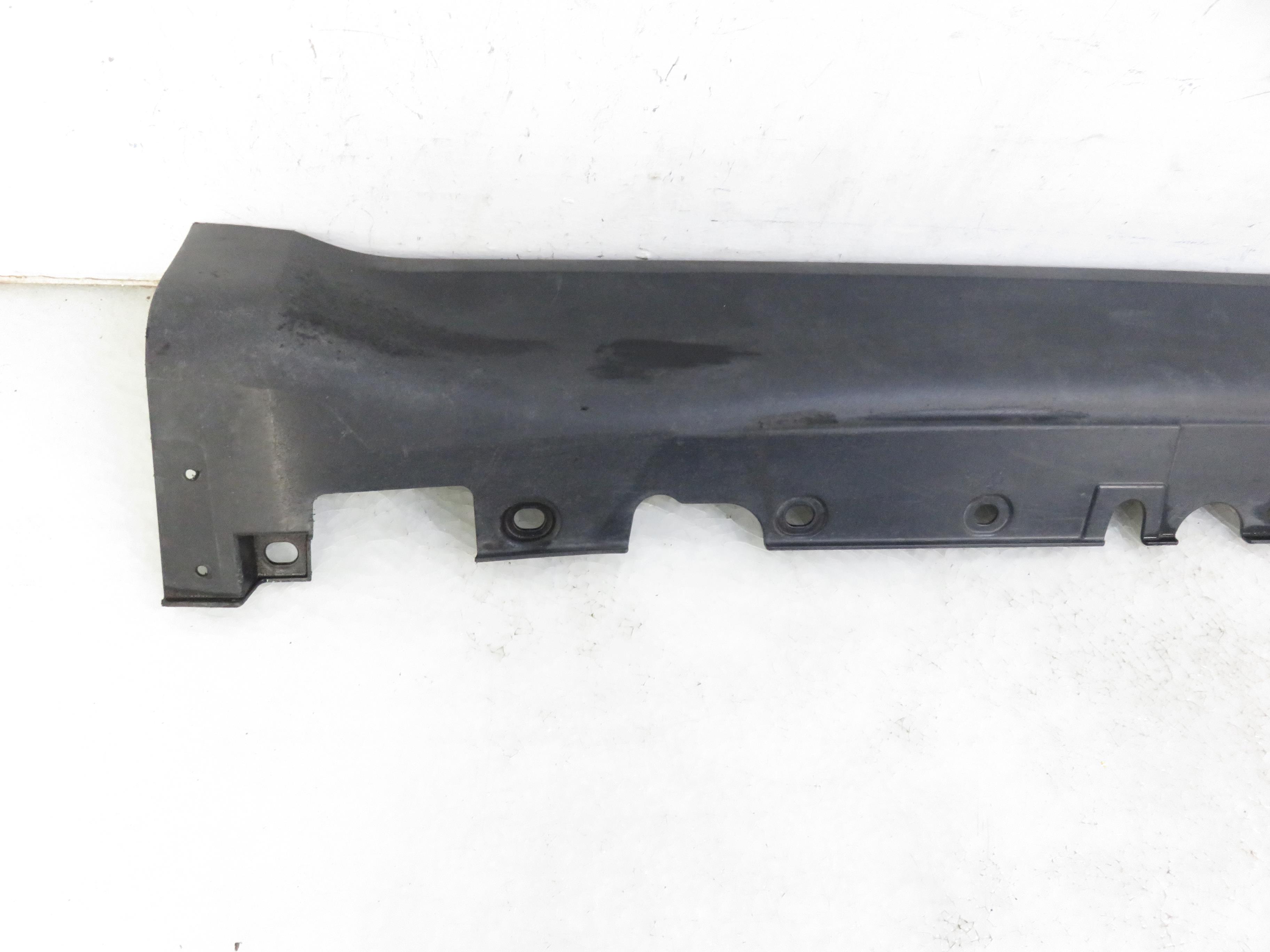 BMW X6 E71 (2007-2012) Cache jupe latérale en plastique côté droit 51777176234 21857601