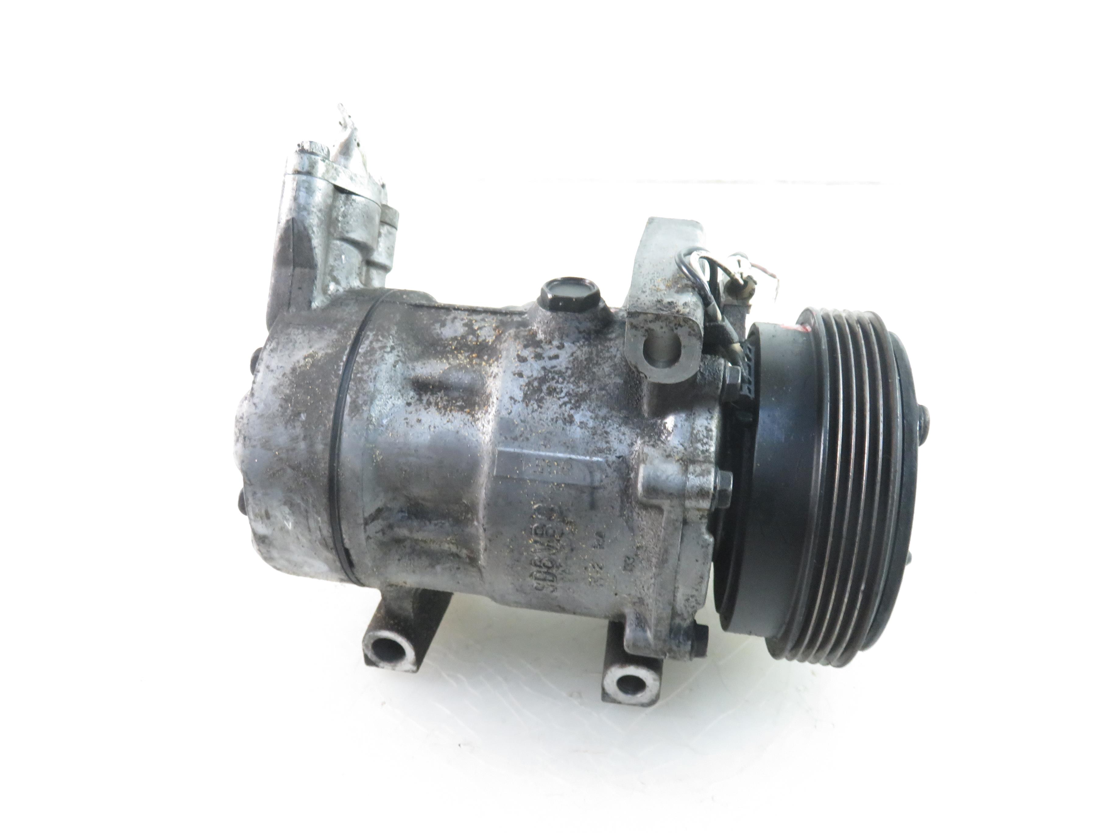 RENAULT Clio 2 generation (1998-2013) Hасос кондиционера 7700115830 17797108