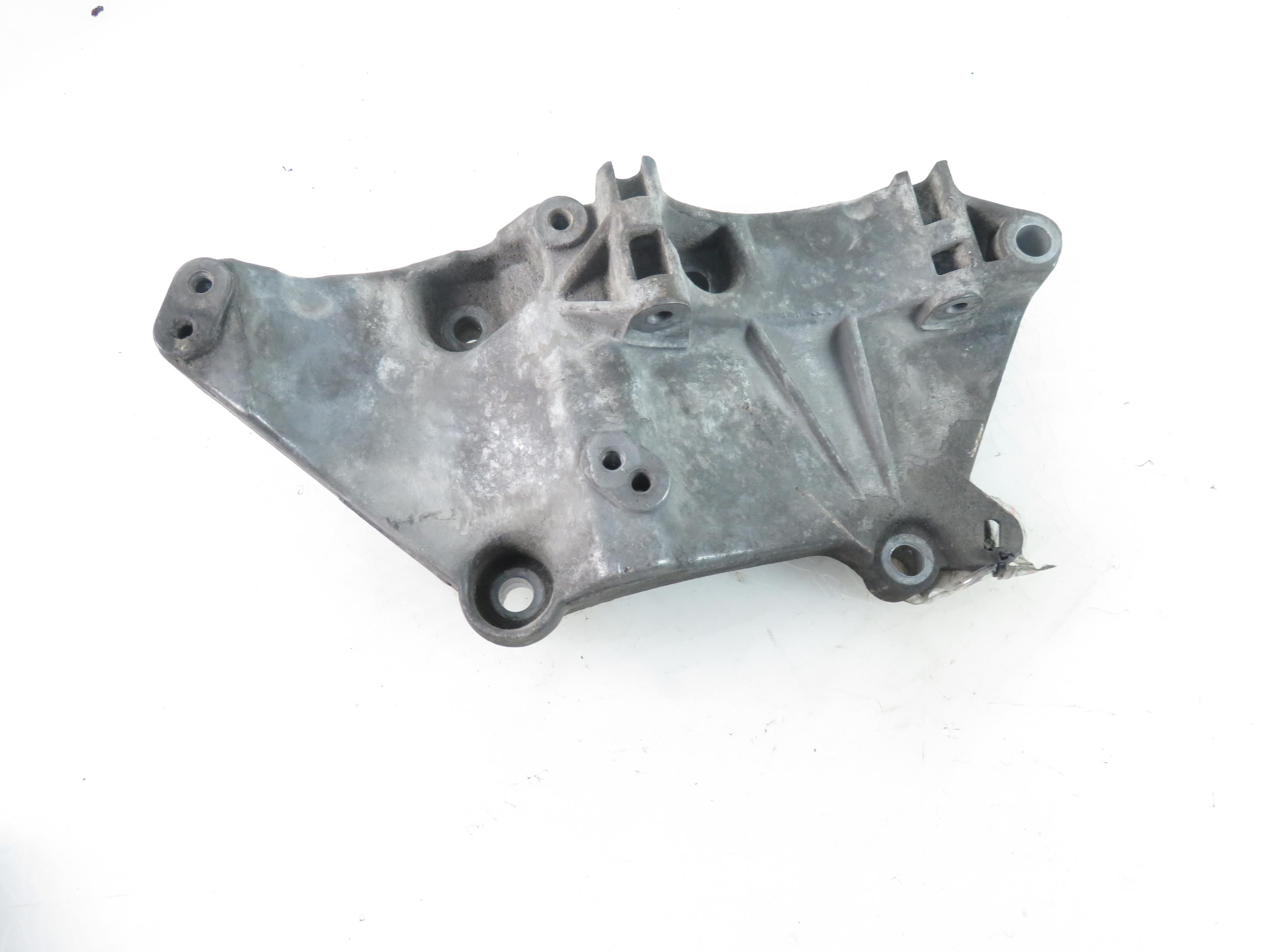 RENAULT Scenic 1 generation (1996-2003) Кронштейн генератора 8200100148 21230270