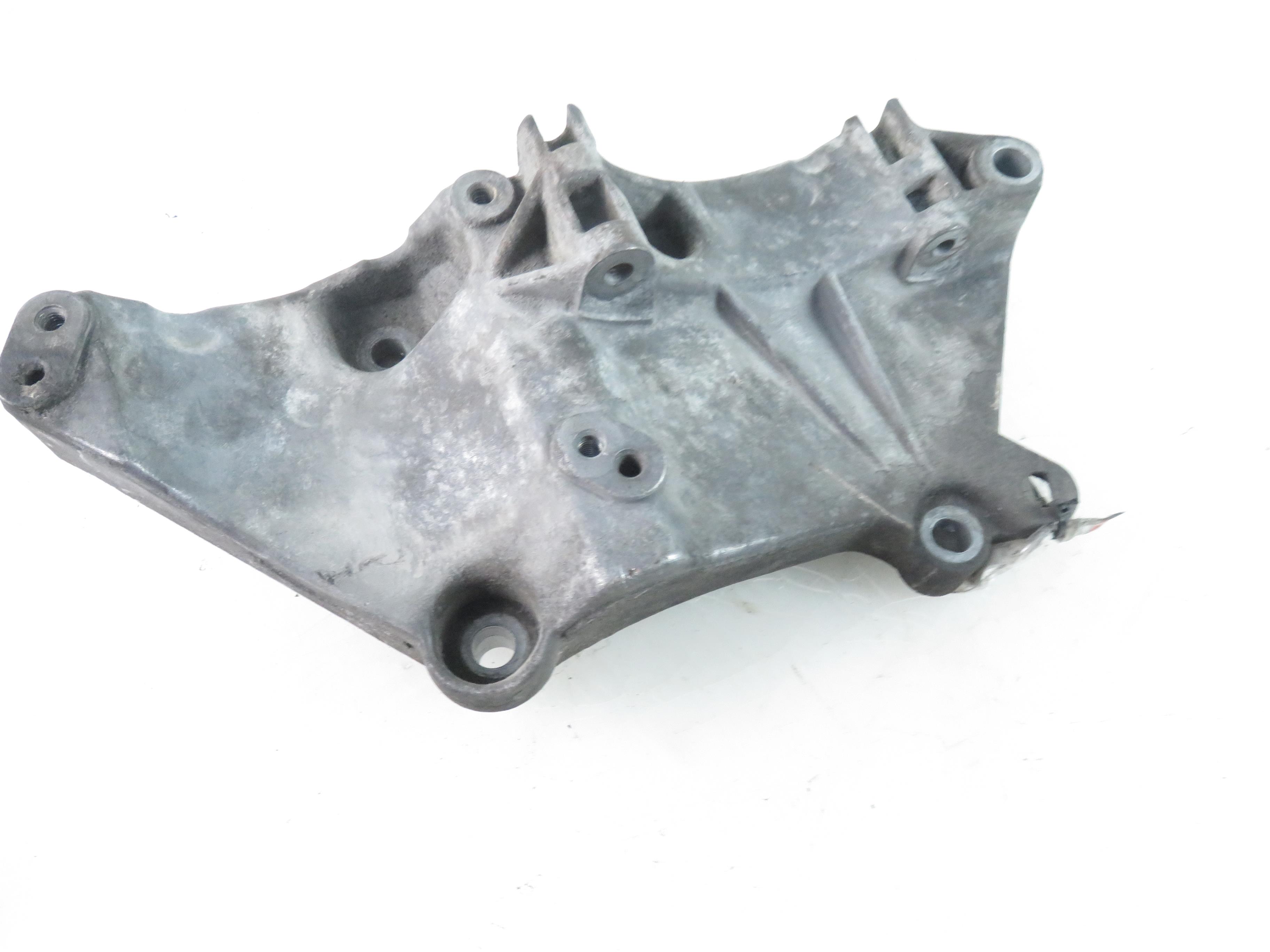 RENAULT Scenic 1 generation (1996-2003) Кронштейн генератора 8200100148 21230270