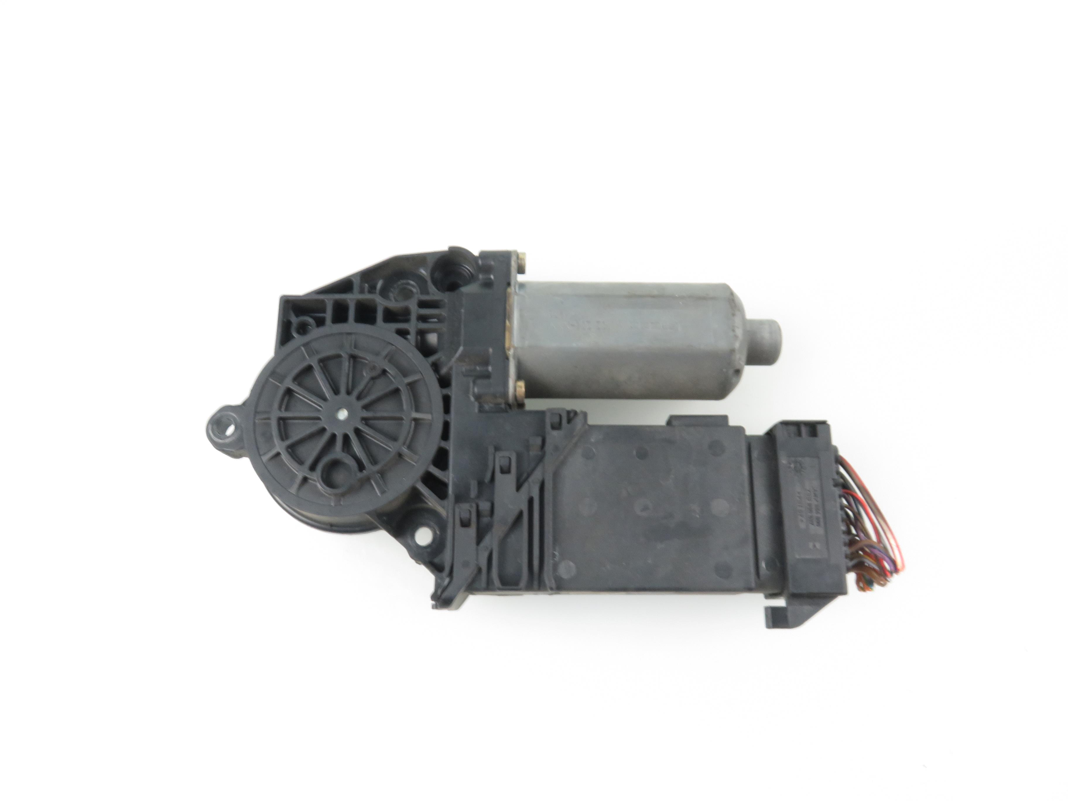 VOLKSWAGEN Golf 4 generation (1997-2006) Motor de control geam ușă dreapta față 0130821764 21930625