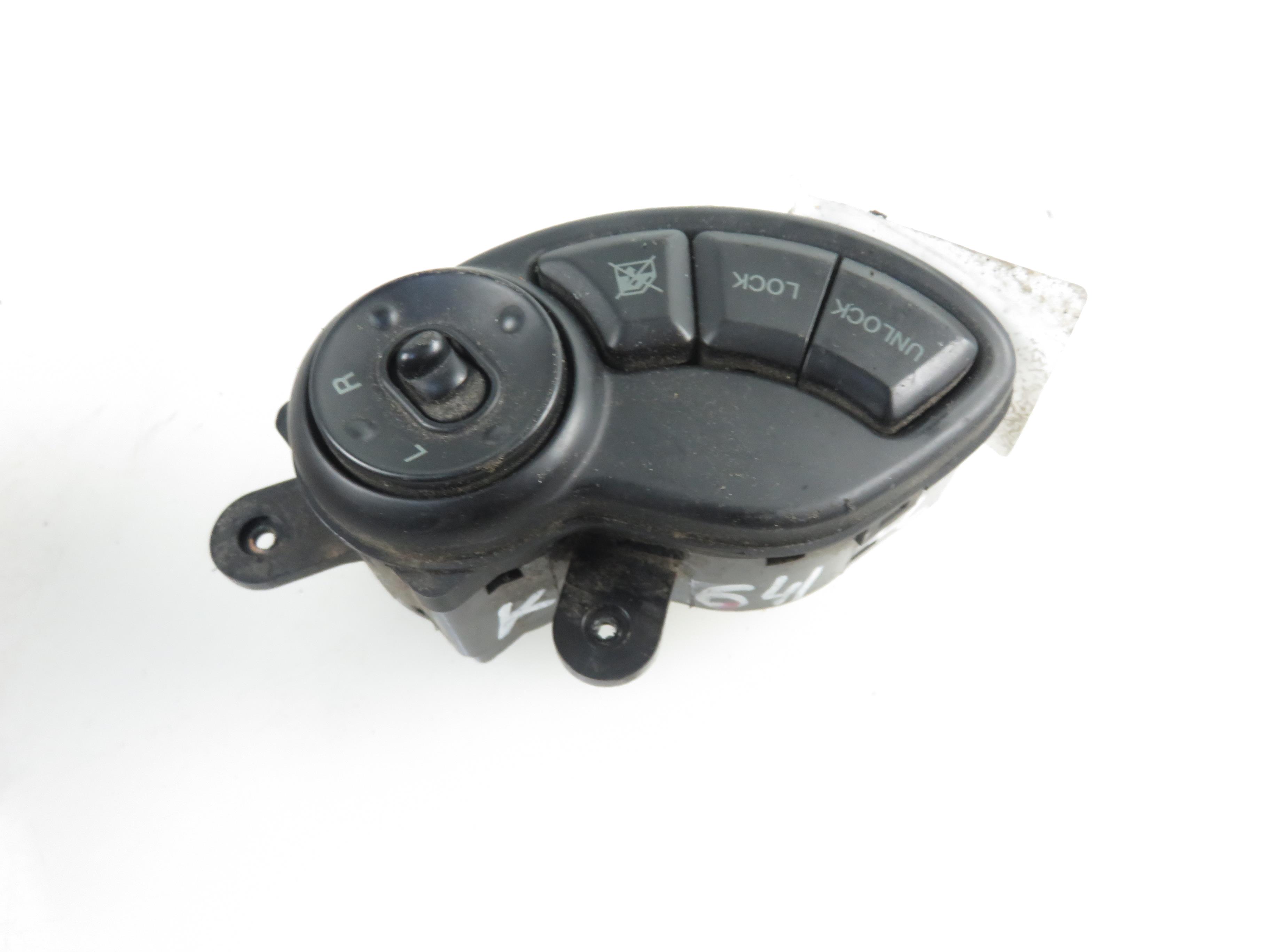 HYUNDAI Santa Fe SM (2000-2013) Tükörbeállító kapcsoló 9353026000, 9353026020, 9353026030 17785454