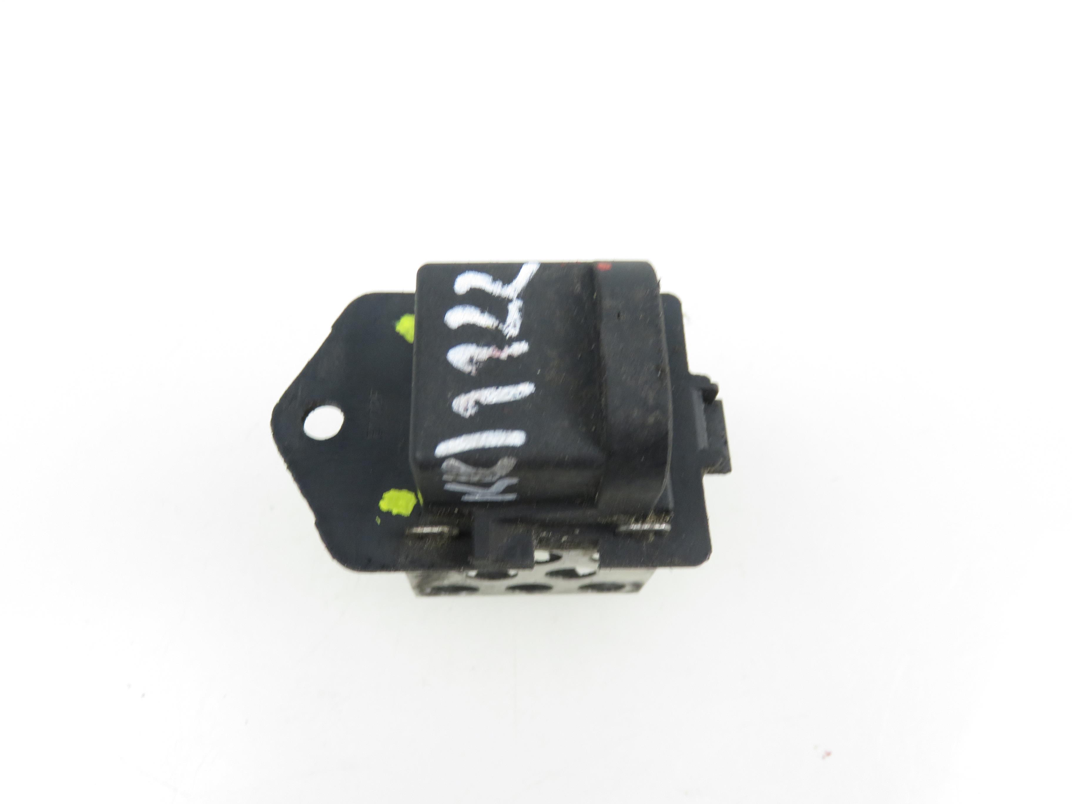 RENAULT Scenic 1 generation (1996-2003) Coolant fan relay 8200045088 17832910