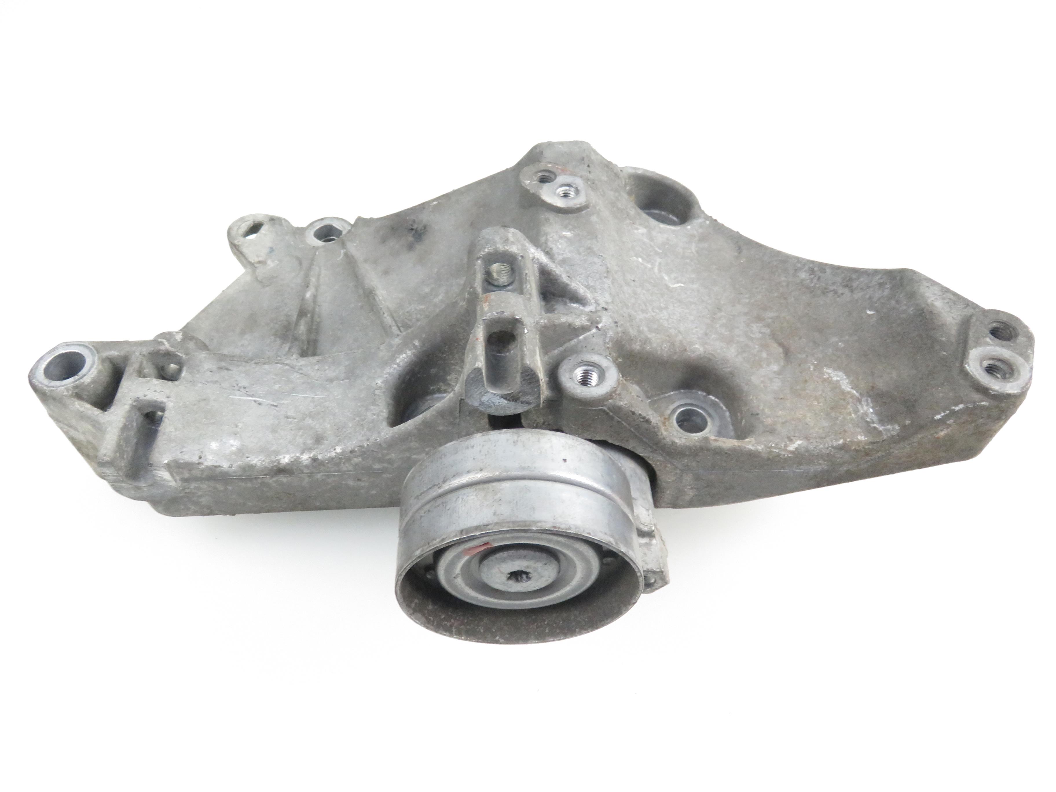 RENAULT Megane 2 generation (2002-2012) Кронштейн генератора 8200100148 17785528