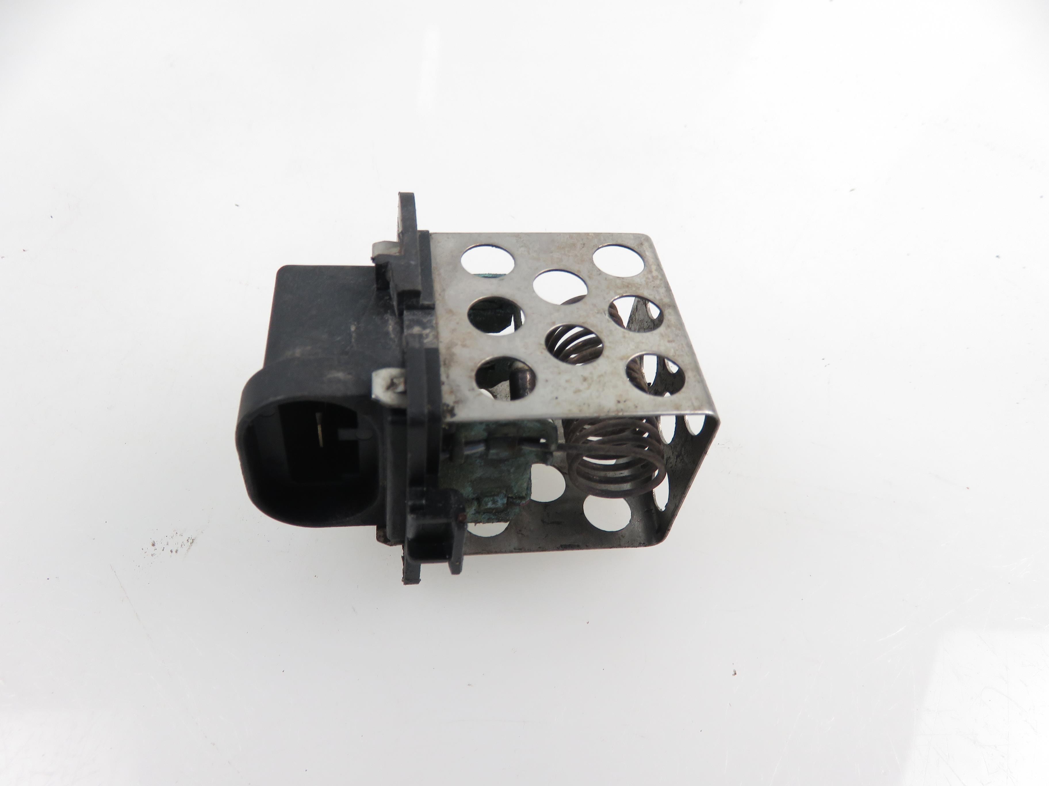 RENAULT Clio 2 generation (1998-2013) Coolant fan relay 17799197