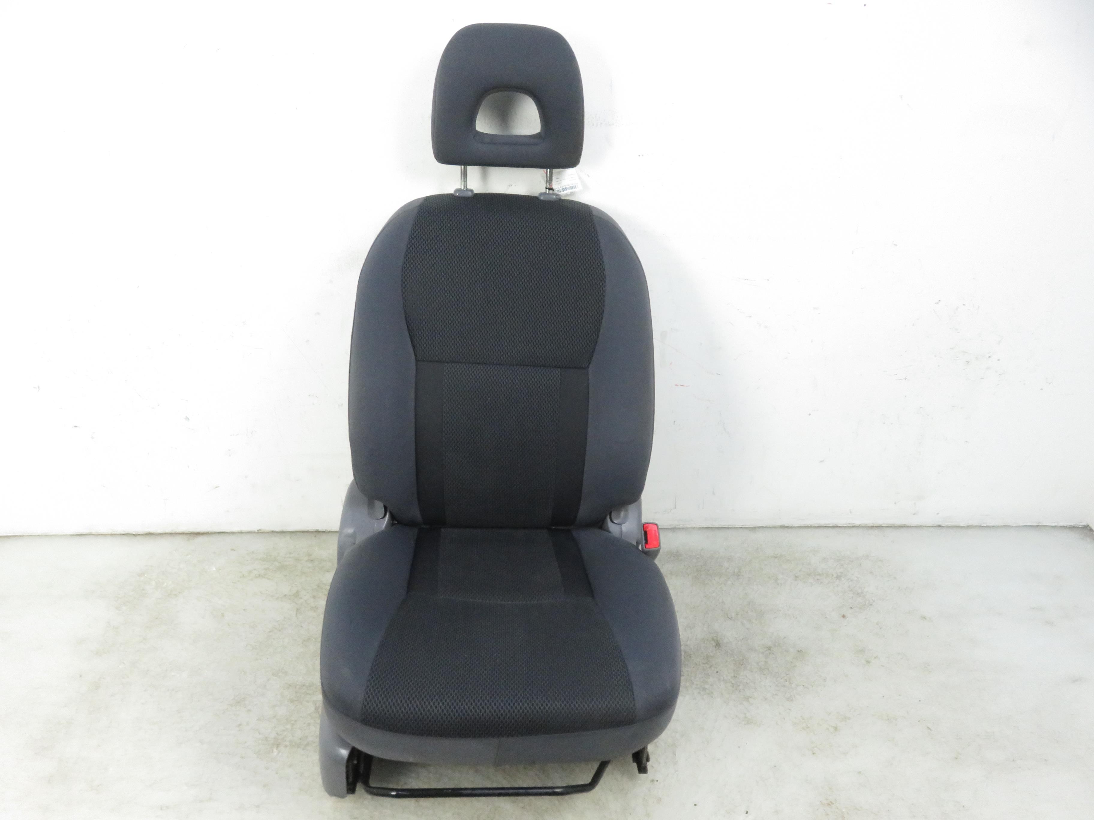 TOYOTA RAV4 2 generation (XA20) (2000-2006) Front Right Seat 17939830