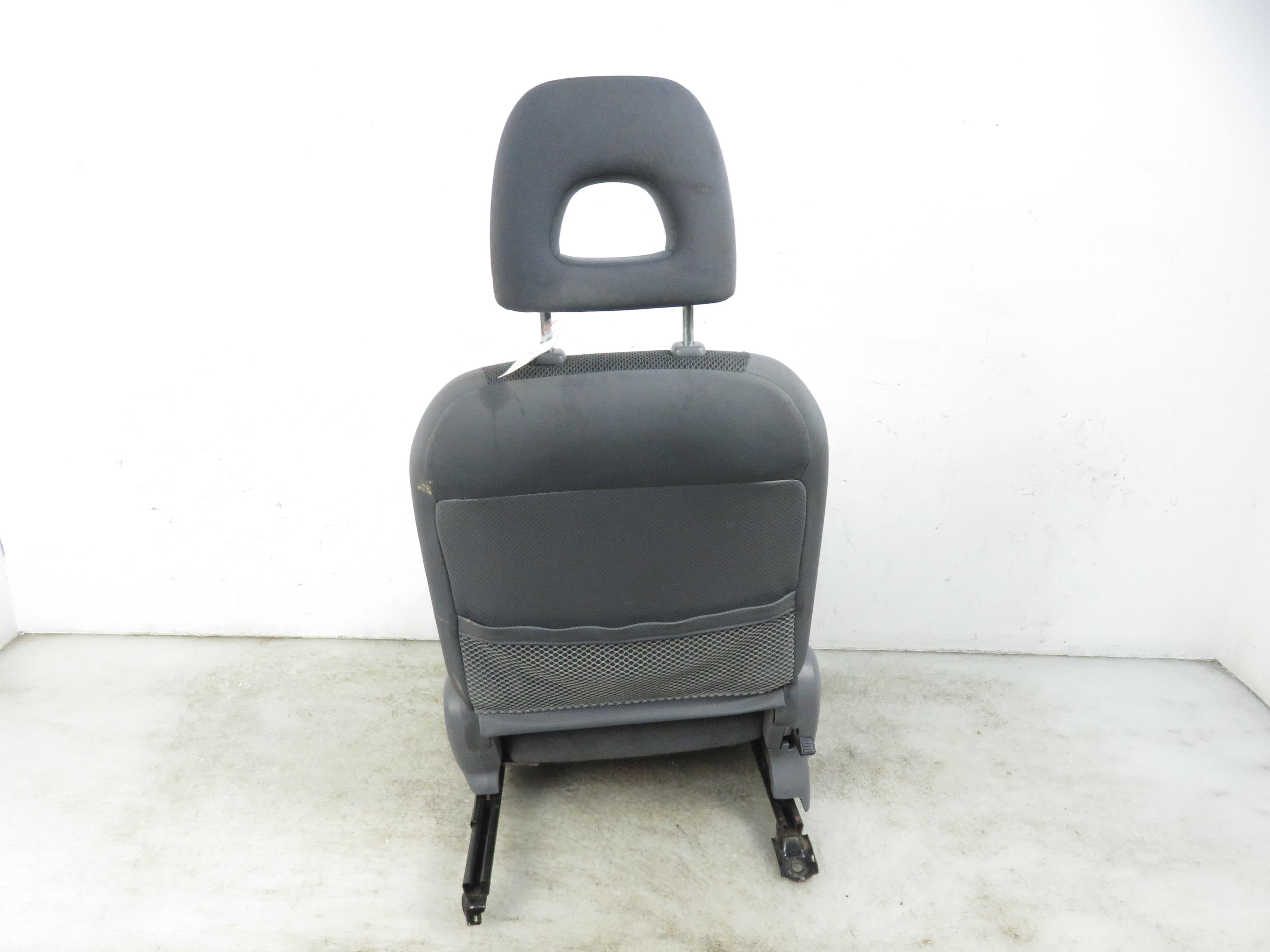 TOYOTA RAV4 2 generation (XA20) (2000-2006) Front Right Seat 17939830