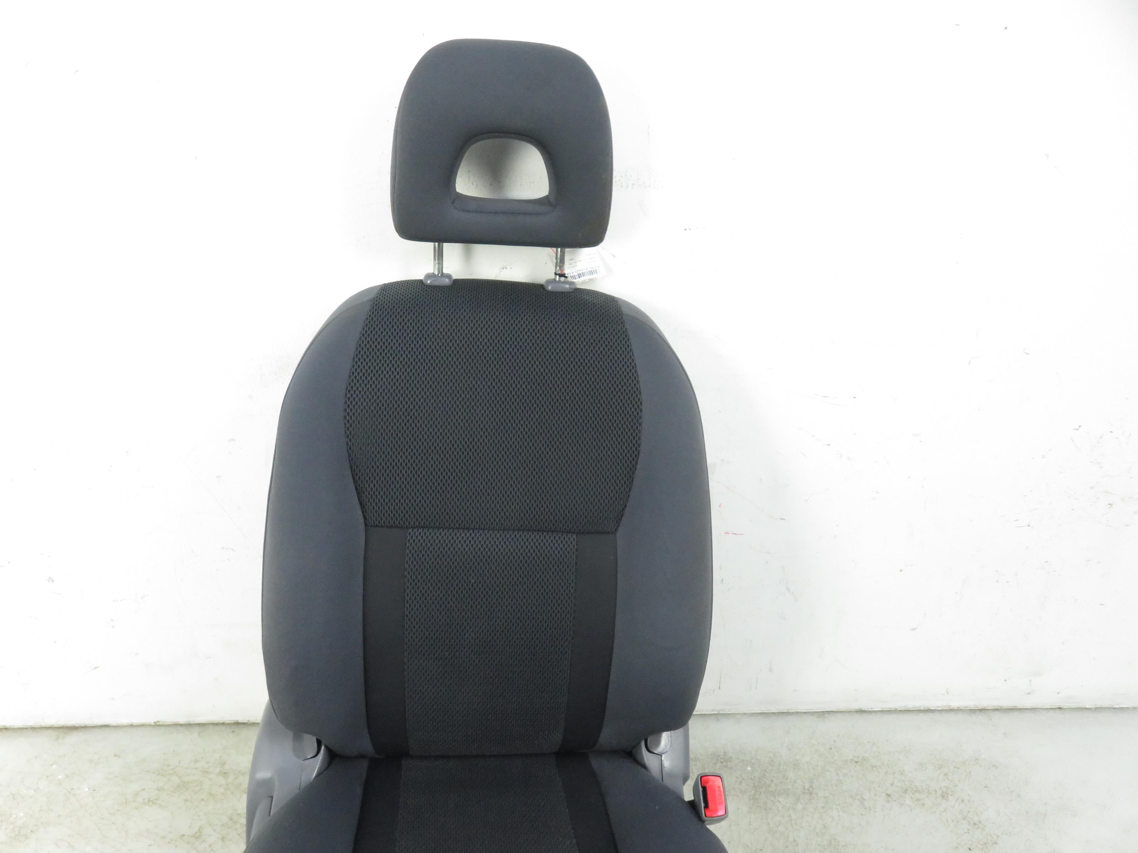 TOYOTA RAV4 2 generation (XA20) (2000-2006) Front Right Seat 17939830