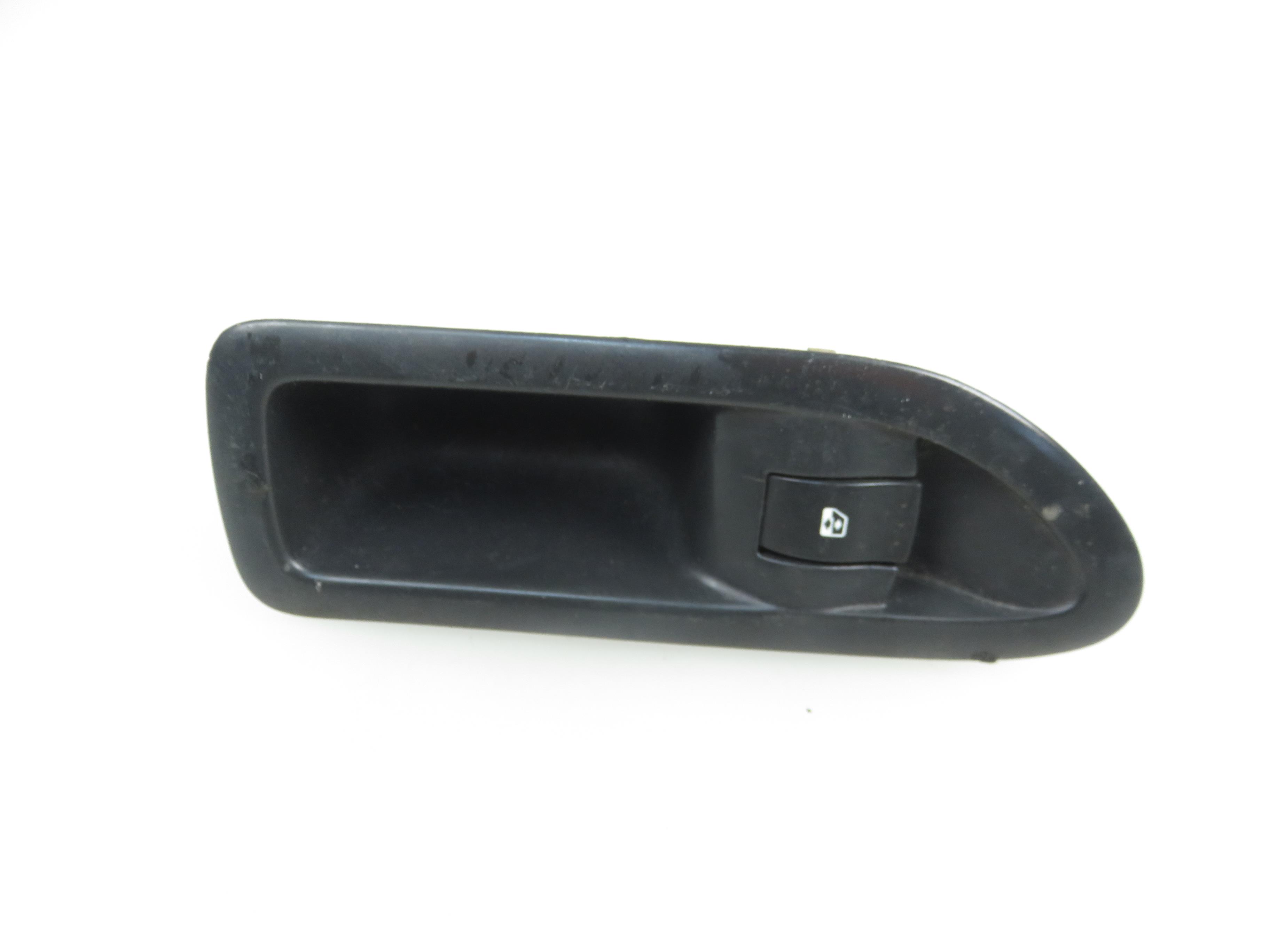 RENAULT Laguna 1 generation (1993-2001) Front Right Door Window Switch 8200016014 17855143