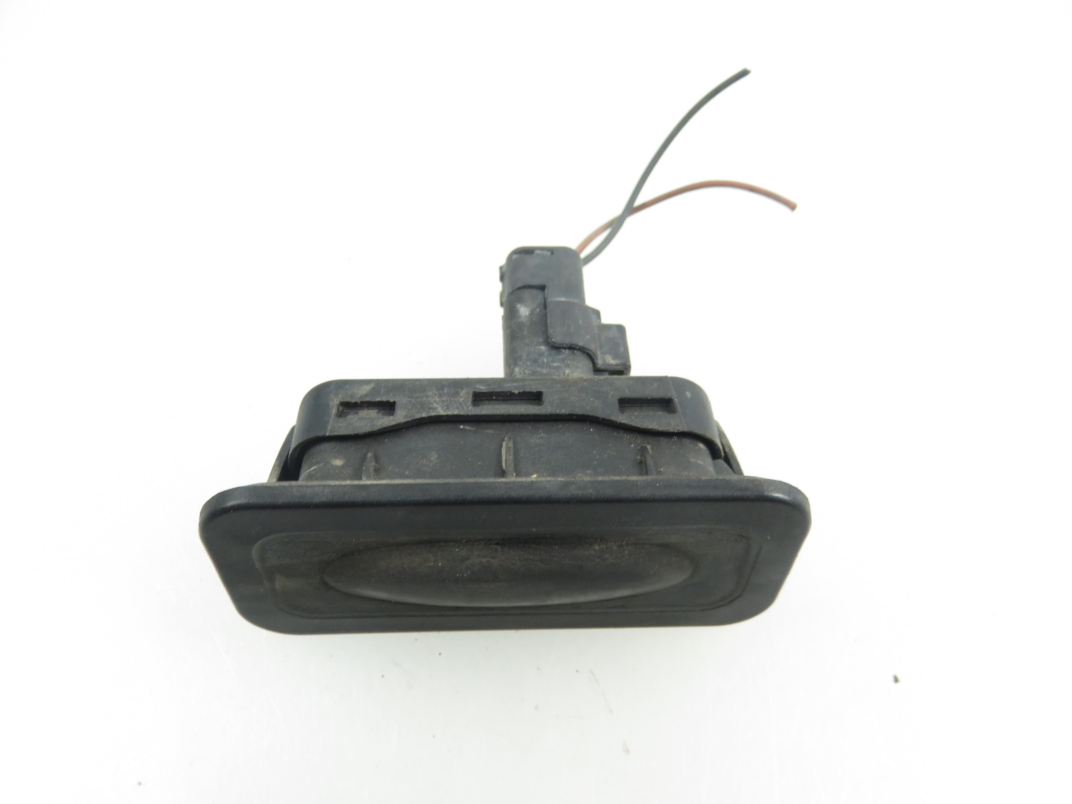 RENAULT Scenic 2 generation (2003-2010) Кнопка открывания задней крышки 8200076258 17799889