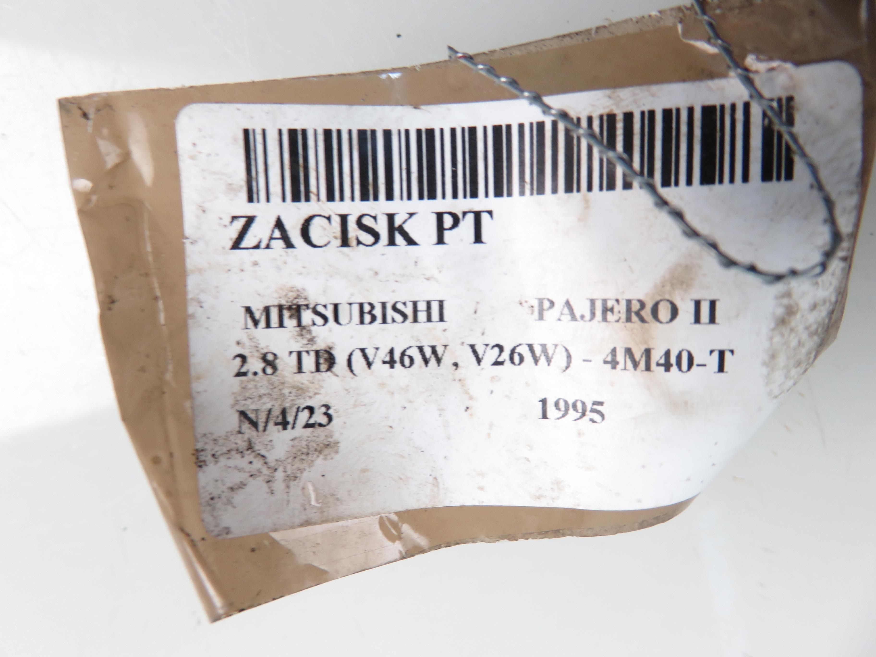 MITSUBISHI Pajero 2 generation (1991-1999) Galinis dešinys suportas 17953513