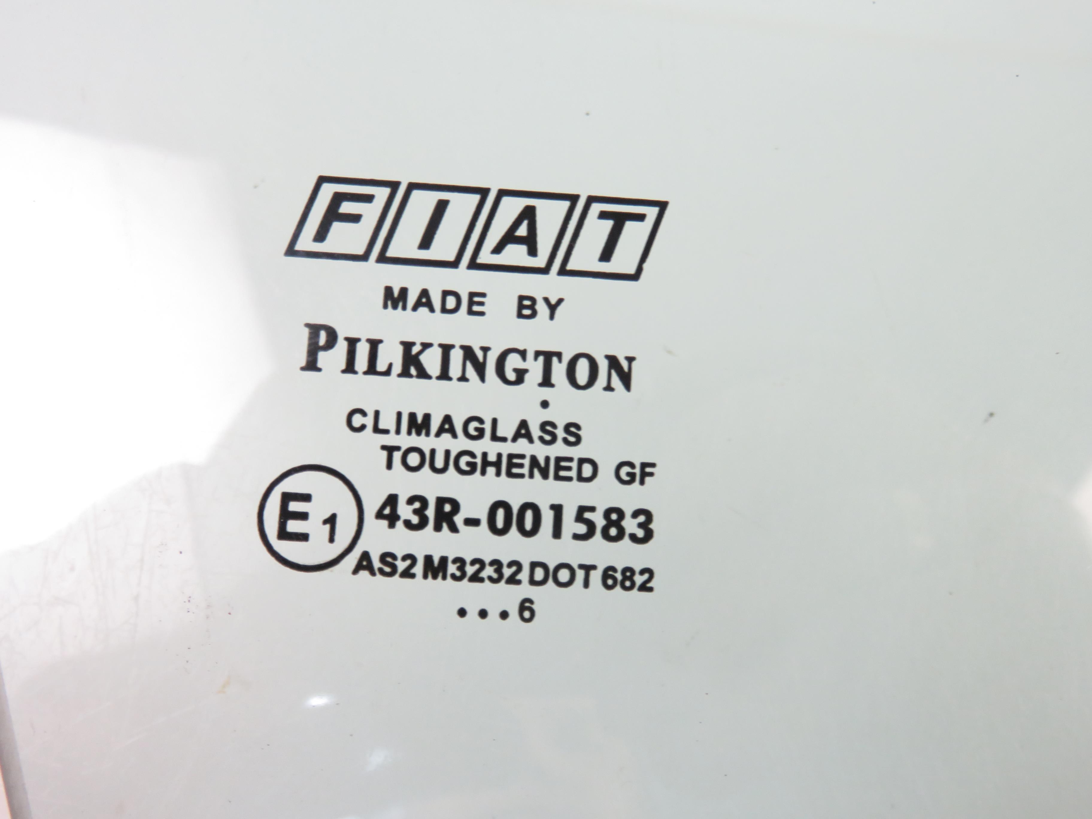 FIAT Grande Punto 1 generation (2006-2008) Priekinė dešinė fortkutė (mažasis stiklas) 22021757