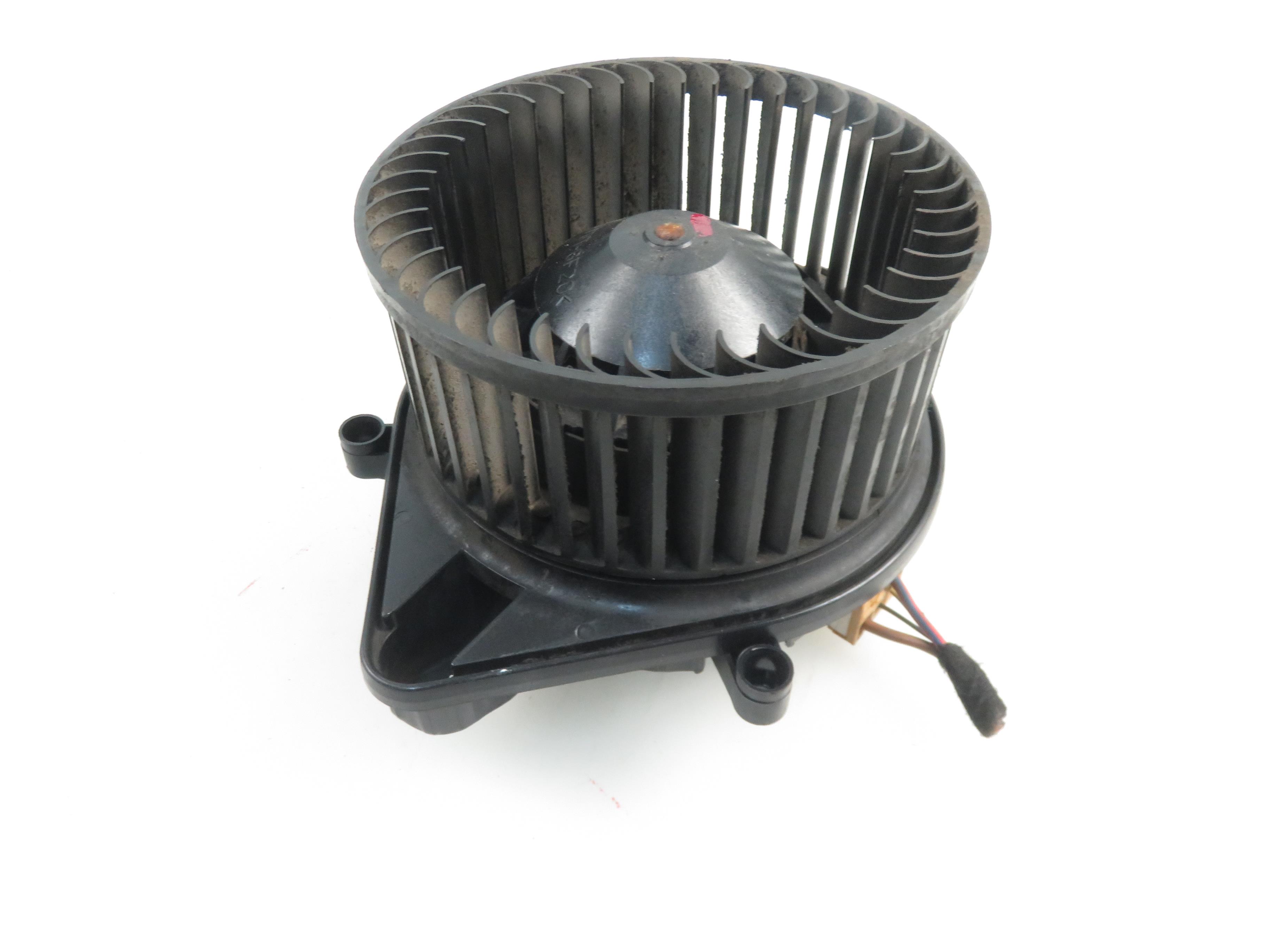 AUDI A4 B7/8E (2004-2008) Puhaltimen tuulettimen rele 8E1820021E 21837216