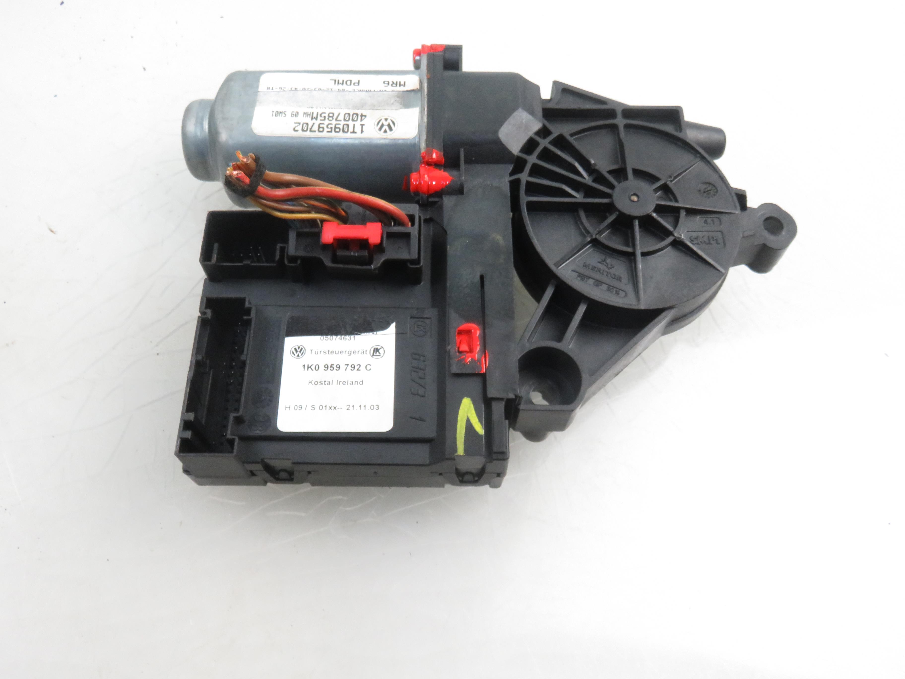 VOLKSWAGEN Touran 1 generation (2003-2015) Moteur de commande de vitre de porte avant droite 1K0959792C, 1T0959702 21930994