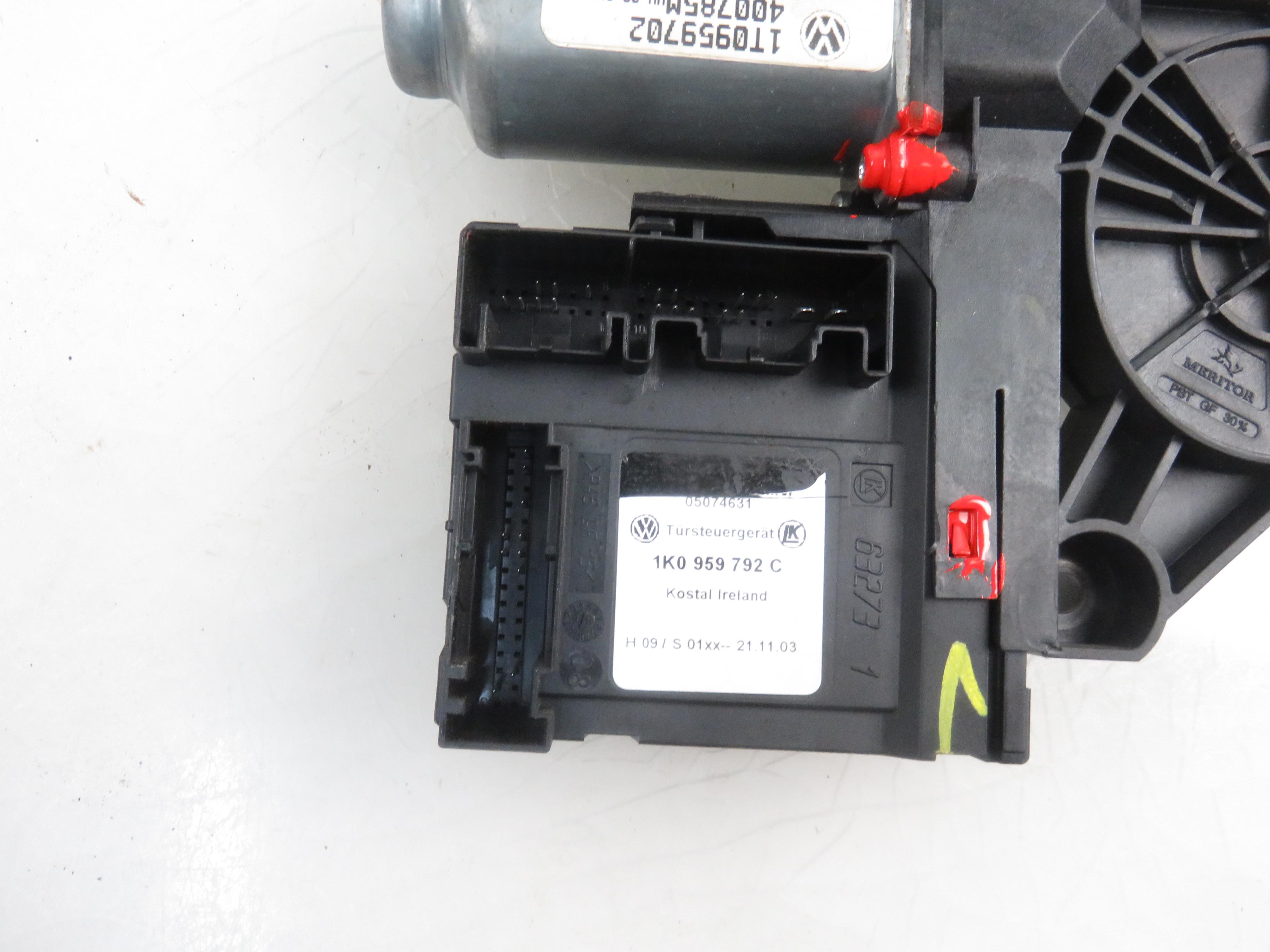 VOLKSWAGEN Touran 1 generation (2003-2015) Front Right Door Window Control Motor 1K0959792C, 1T0959702 21930994