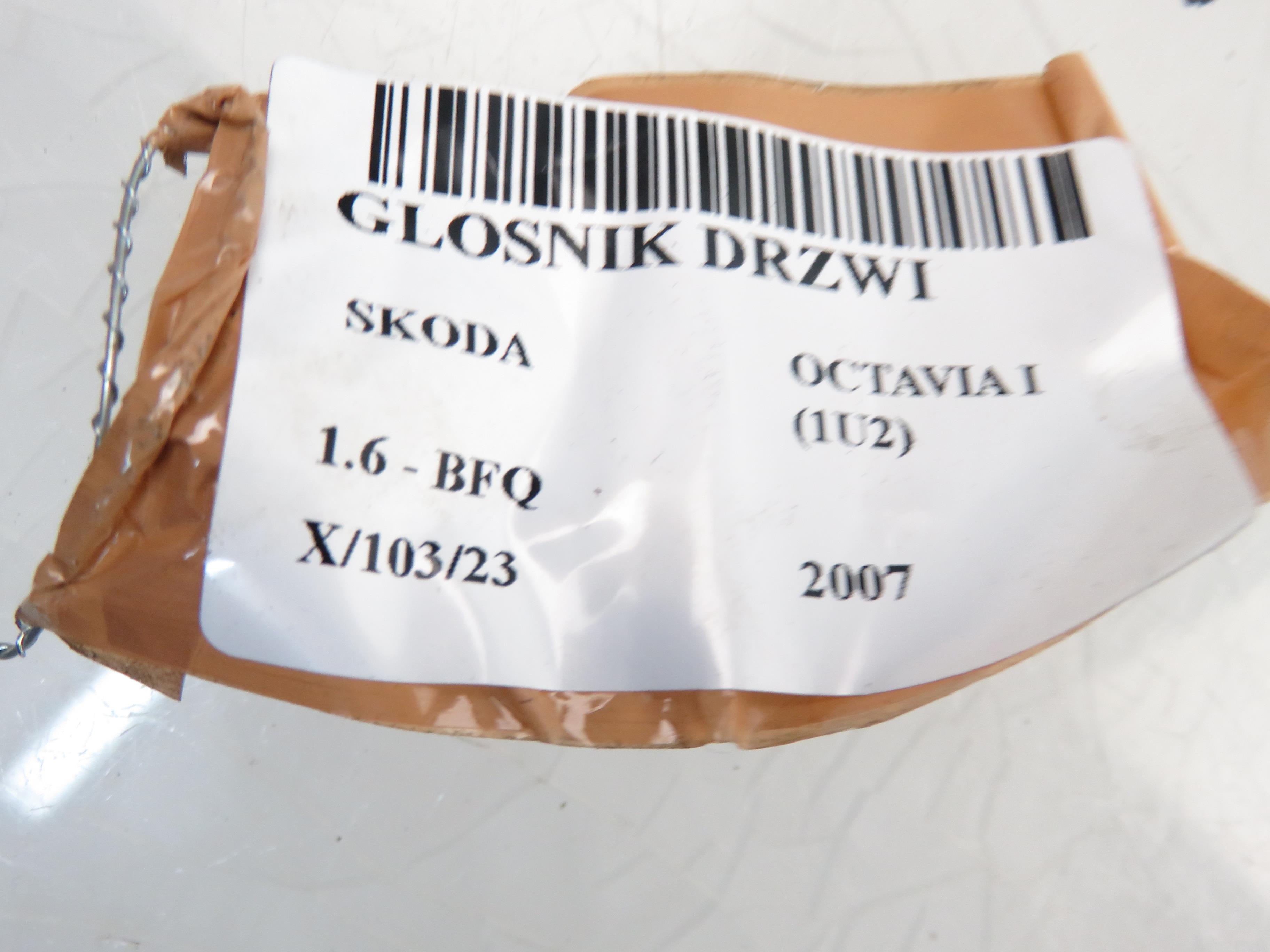 SKODA Octavia 1 generation (1996-2010) Dešinės pusės žemųjų dažnių garsiakalbis po sėdyne 1U0035411F 20687381