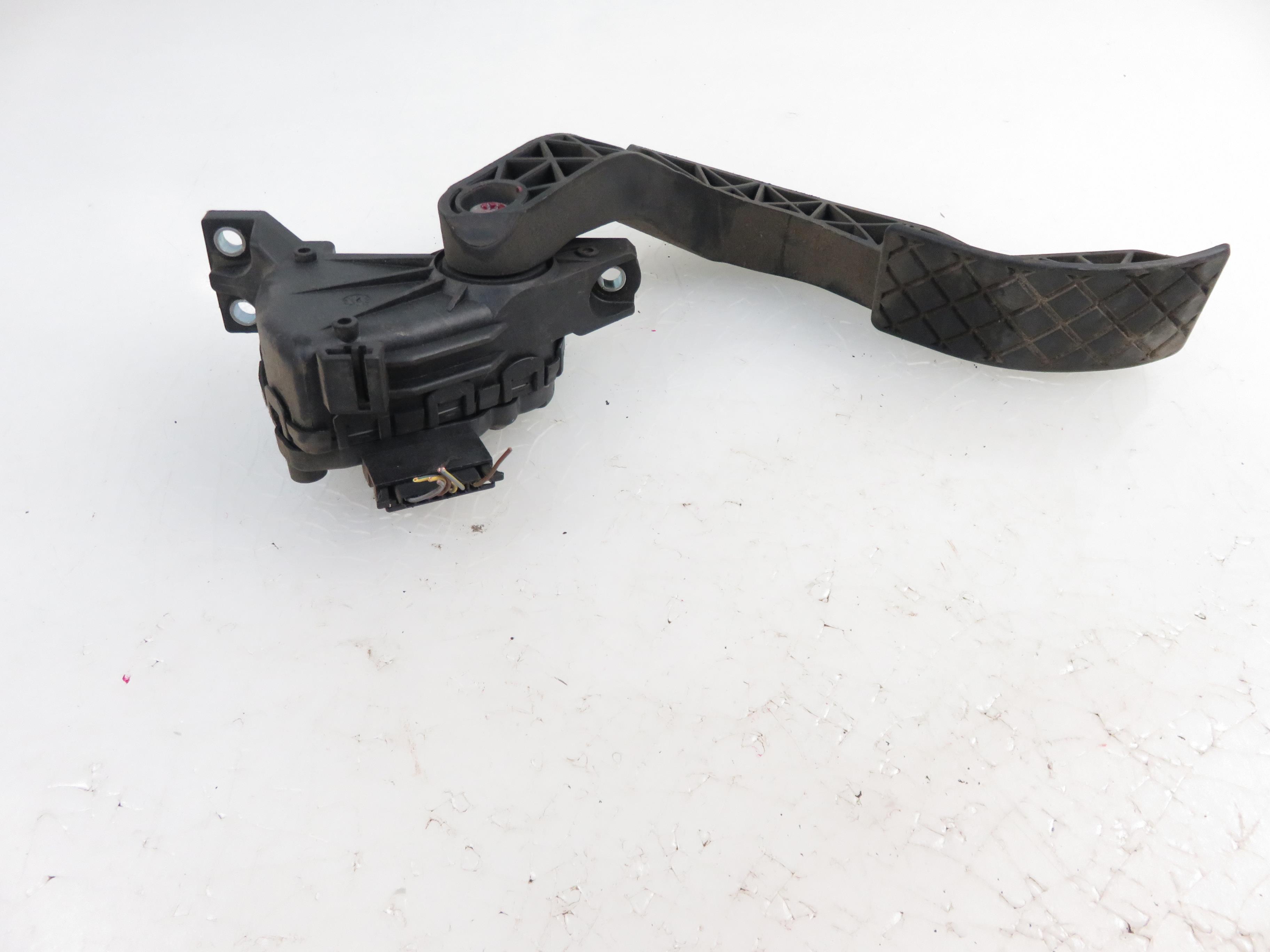 VOLKSWAGEN Passat Variant 1 generation (2010-2024) Throttle Pedal 8D1721523E,6PV00837503 21230742