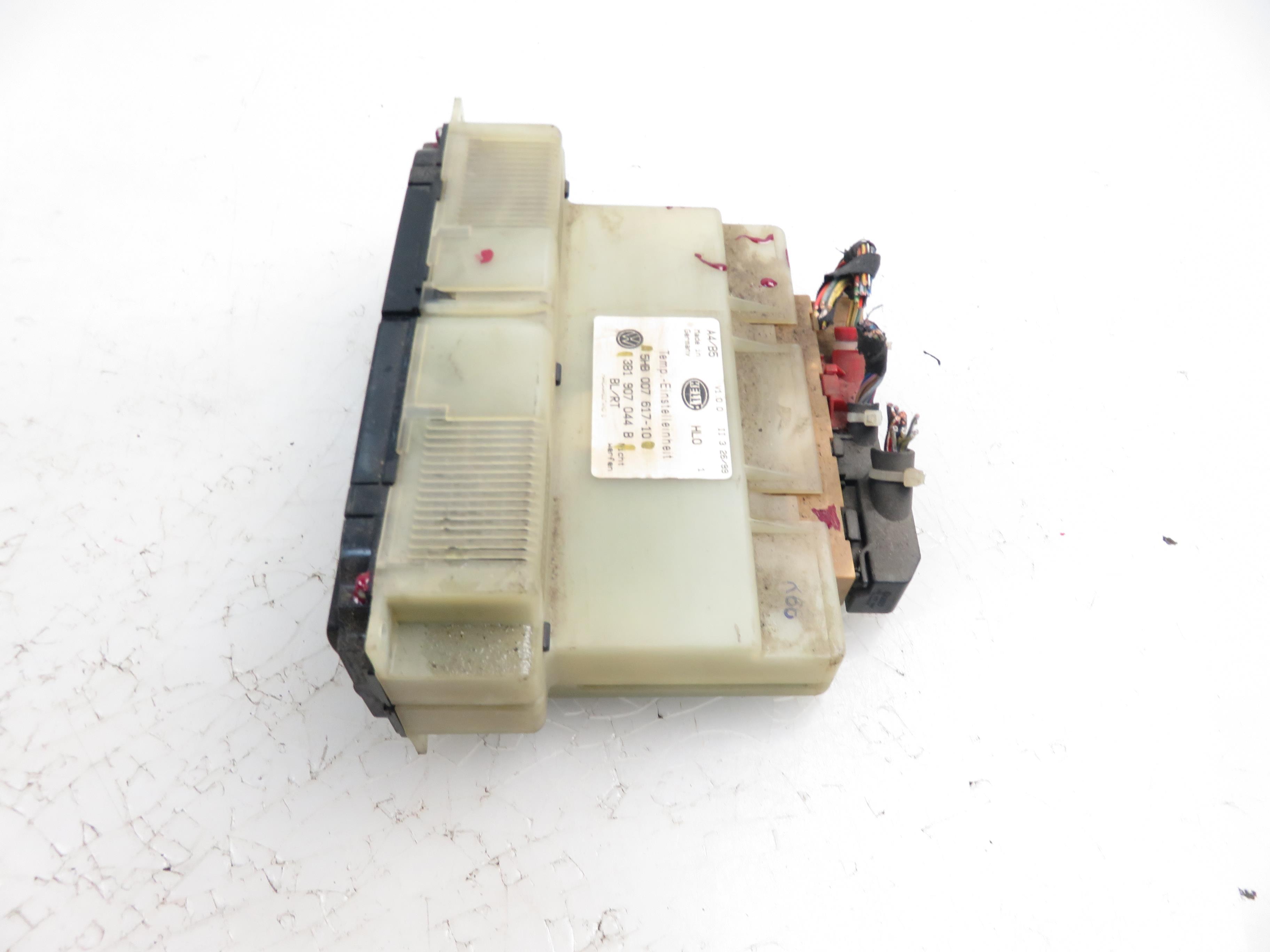 VOLKSWAGEN Bora 1 generation (1998-2005) Climate  Control Unit 3B1907044B, 5HB00761710 21891436