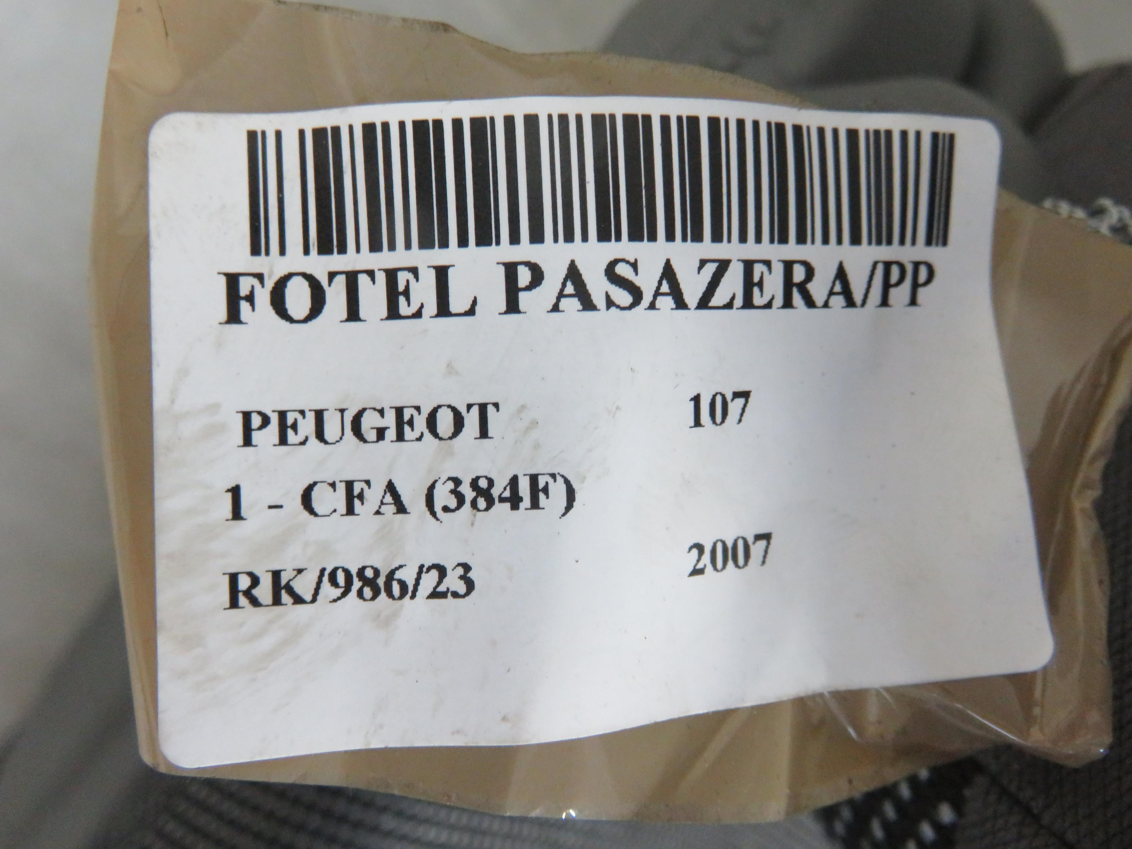 PEUGEOT 107 Peugeot 107 (2005-2014) Høyre foran sete 21479415