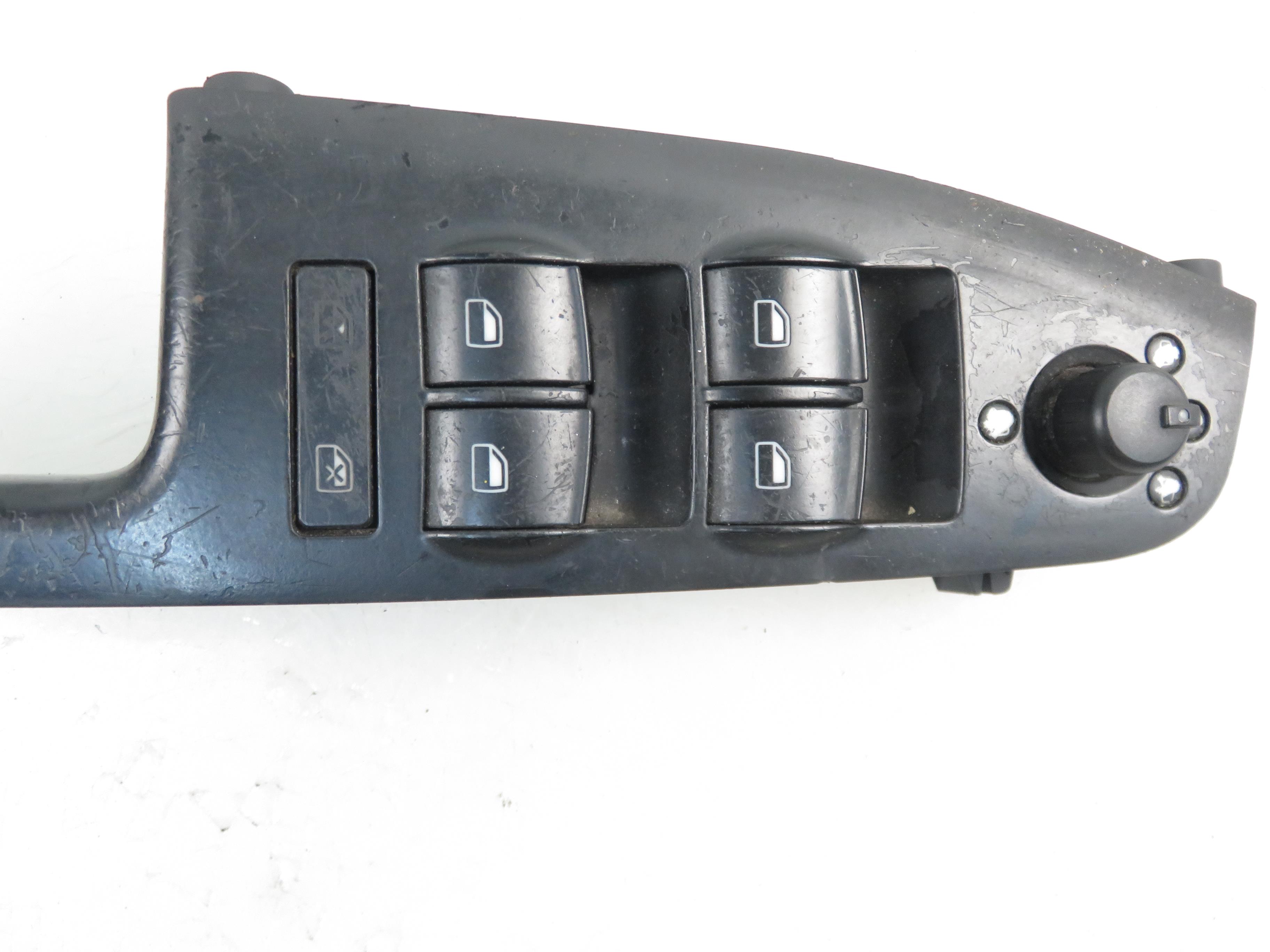 AUDI A4 B6/8E (2000-2005) Priekinių kairių durų langų pakėlimo mygtukai 8Z0959851D, 8E0959565A, 8E1867171C 21837454