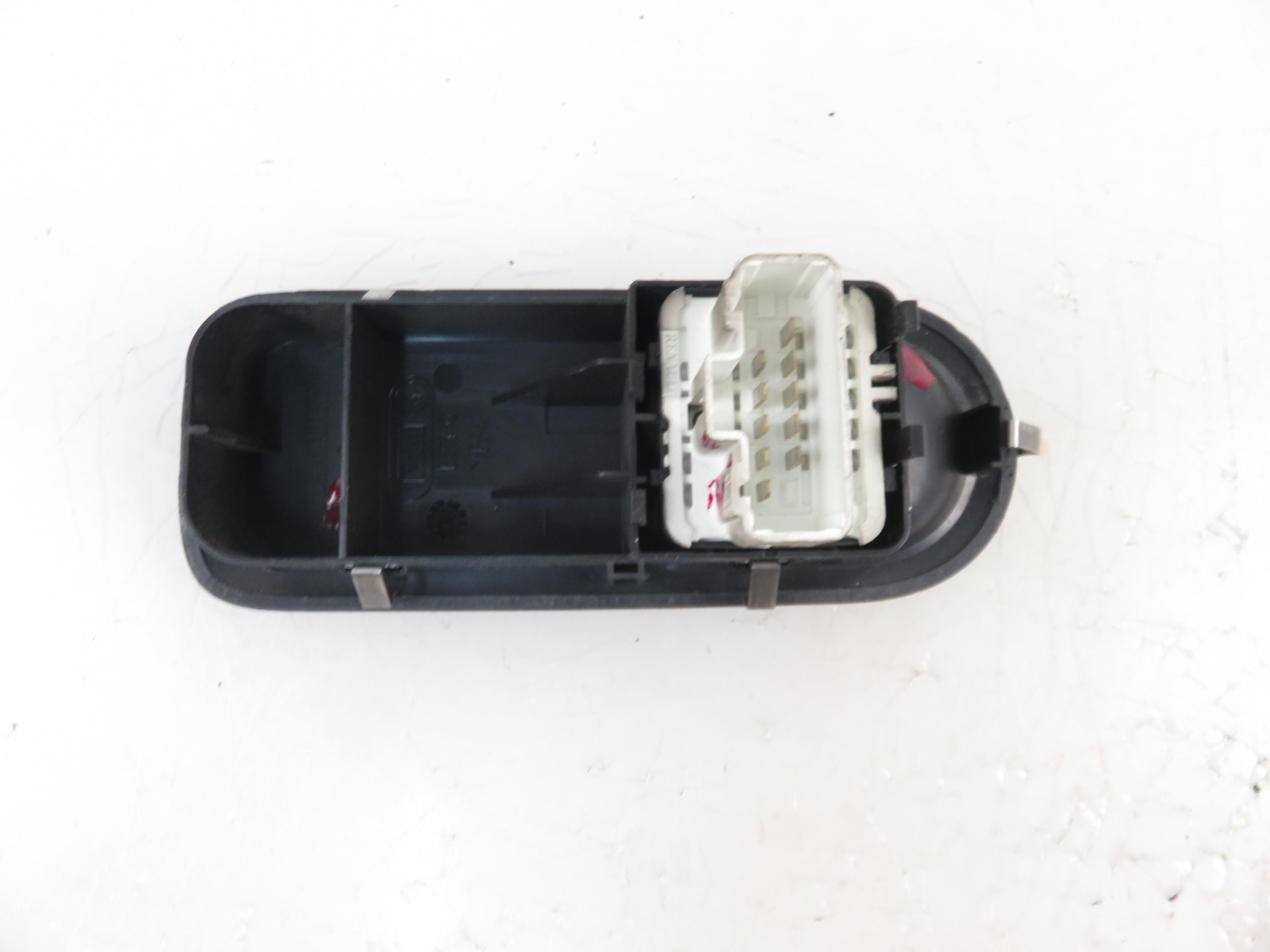 RENAULT Clio 3 generation (2005-2012) Priekinių kairių durų langų pakėlimo mygtukai 8200356519 22151286
