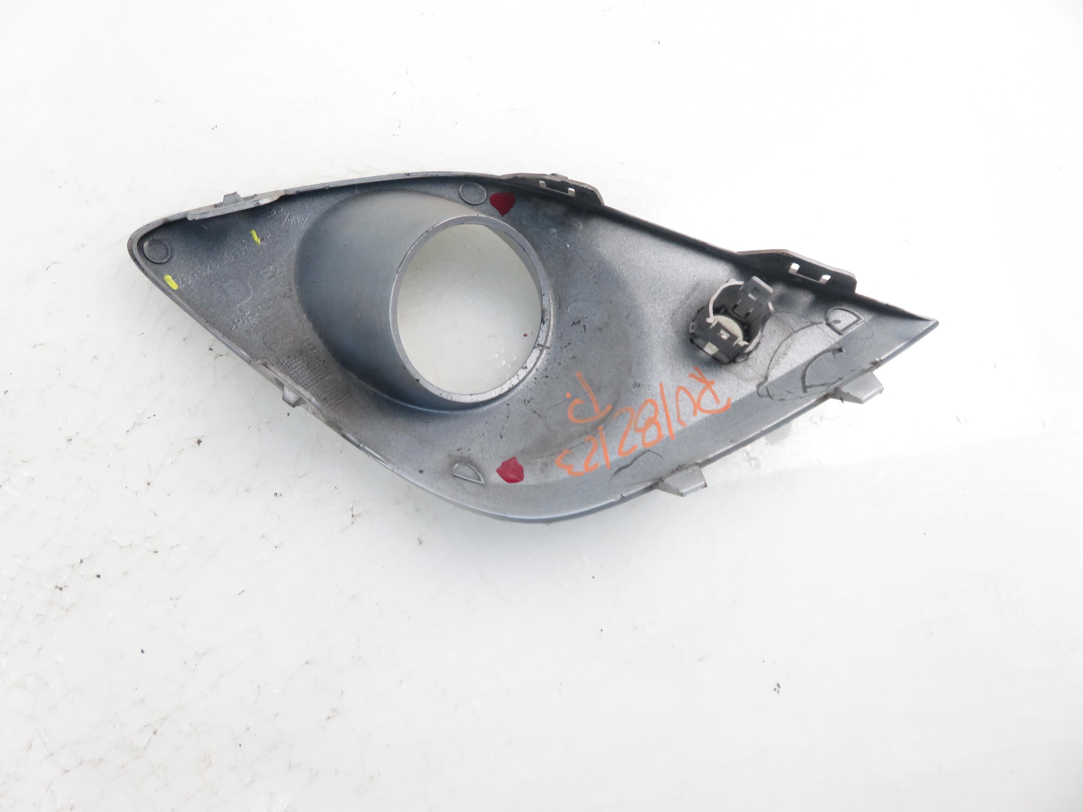 RENAULT Scenic 3 generation (2009-2015) Права решітка 261520001R 22151658