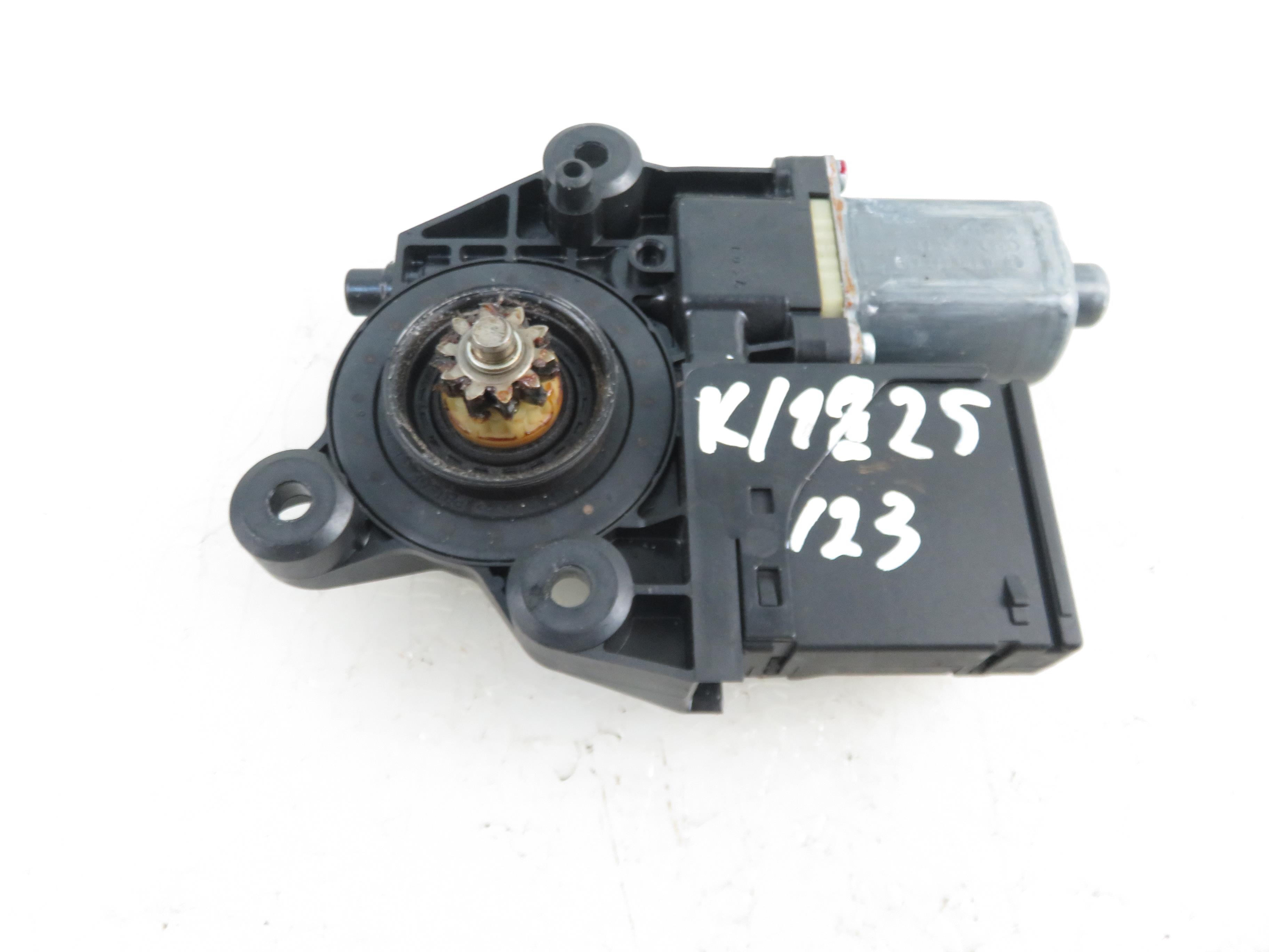 RENAULT Megane 3 generation (2008-2020) Motor de control geam ușă dreapta față 807300006R 22151408