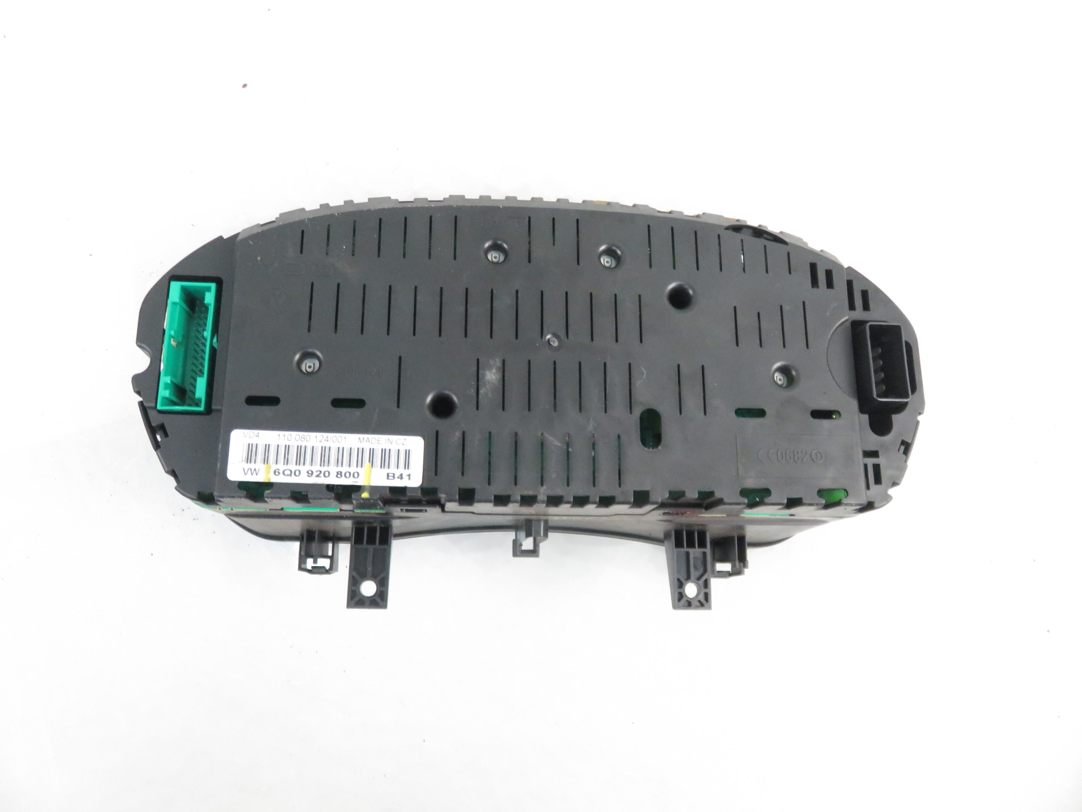 VOLKSWAGEN Polo 4 generation (2001-2009) Speedometer 6Q0920800 22660580