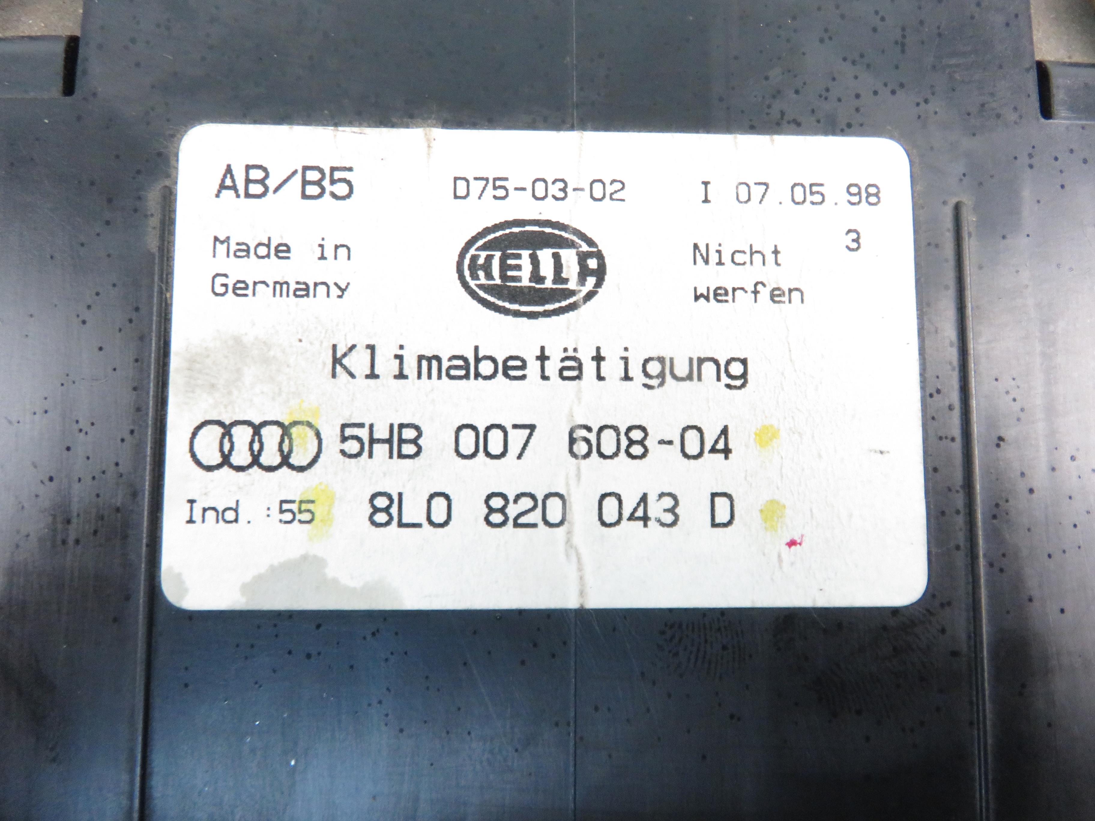 AUDI A4 B5/8D (1994-2001) Klimato kontrolės (klimos) valdymas 8L0820043D,5HB00760804 22982089