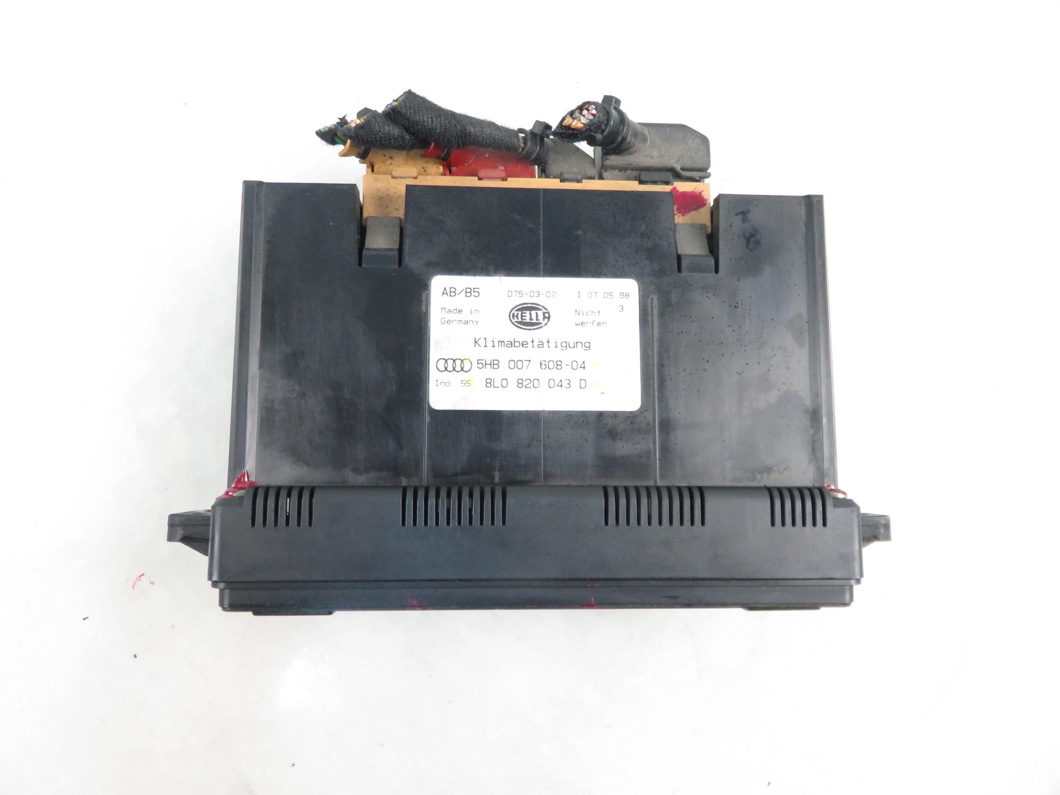 AUDI A4 B5/8D (1994-2001) Klimato kontrolės (klimos) valdymas 8L0820043D,5HB00760804 22982089