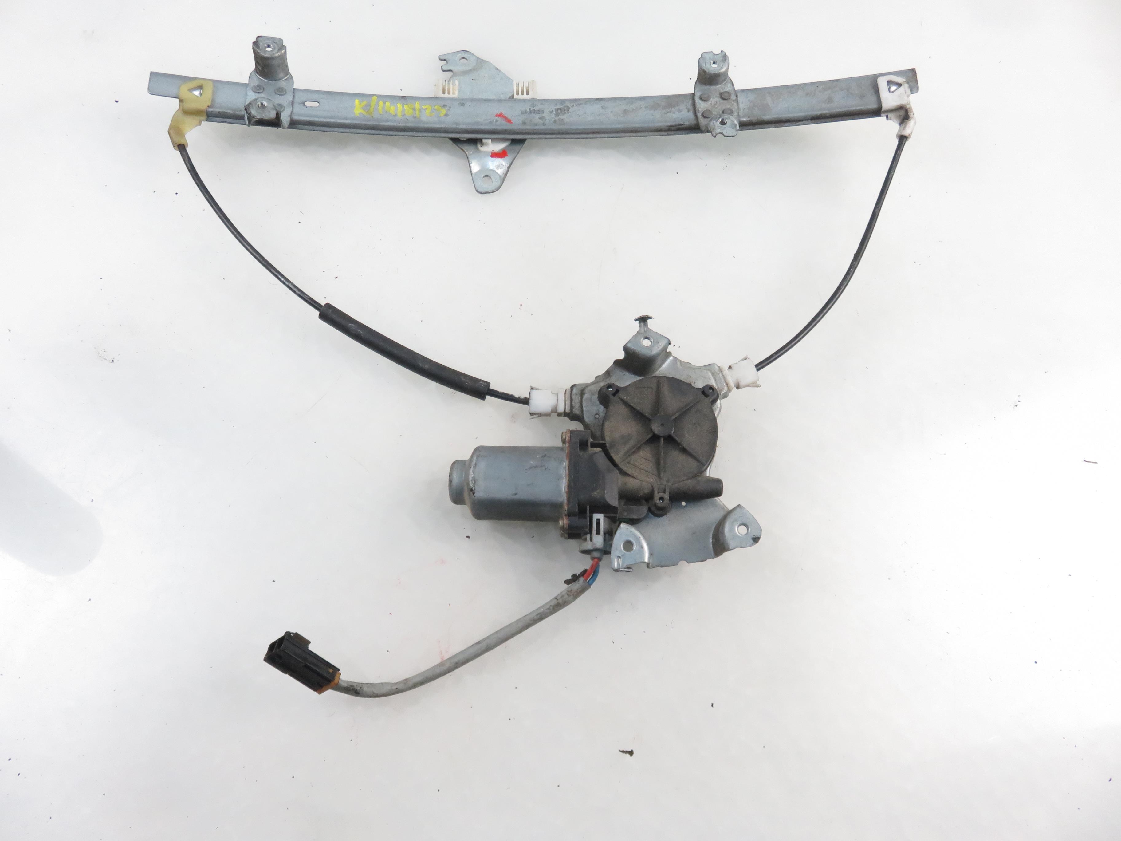 NISSAN Almera N16 (2000-2006) Vindusregulator foran høyre dør 400600T2 23095489