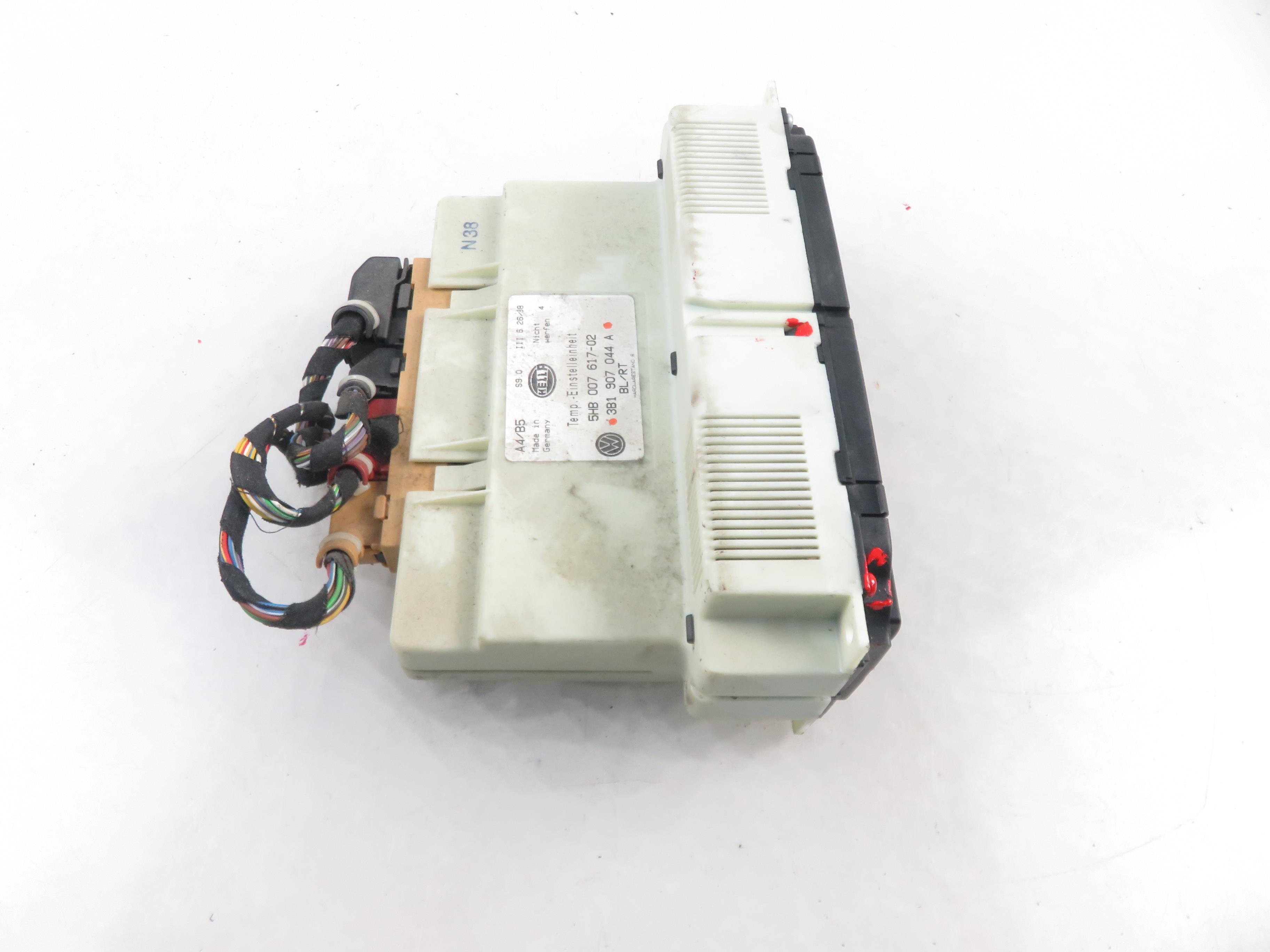 VOLKSWAGEN Golf 4 generation (1997-2006) Climate  Control Unit 3B1907044A 23129810