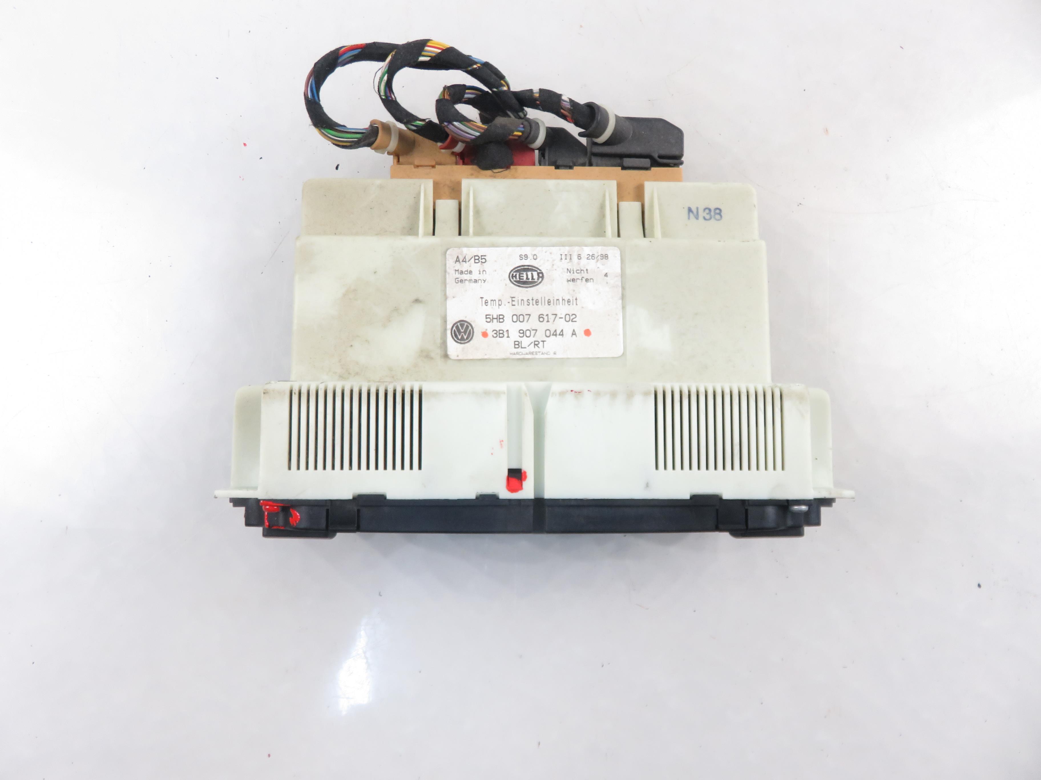 VOLKSWAGEN Golf 4 generation (1997-2006) Climate  Control Unit 3B1907044A 23129810