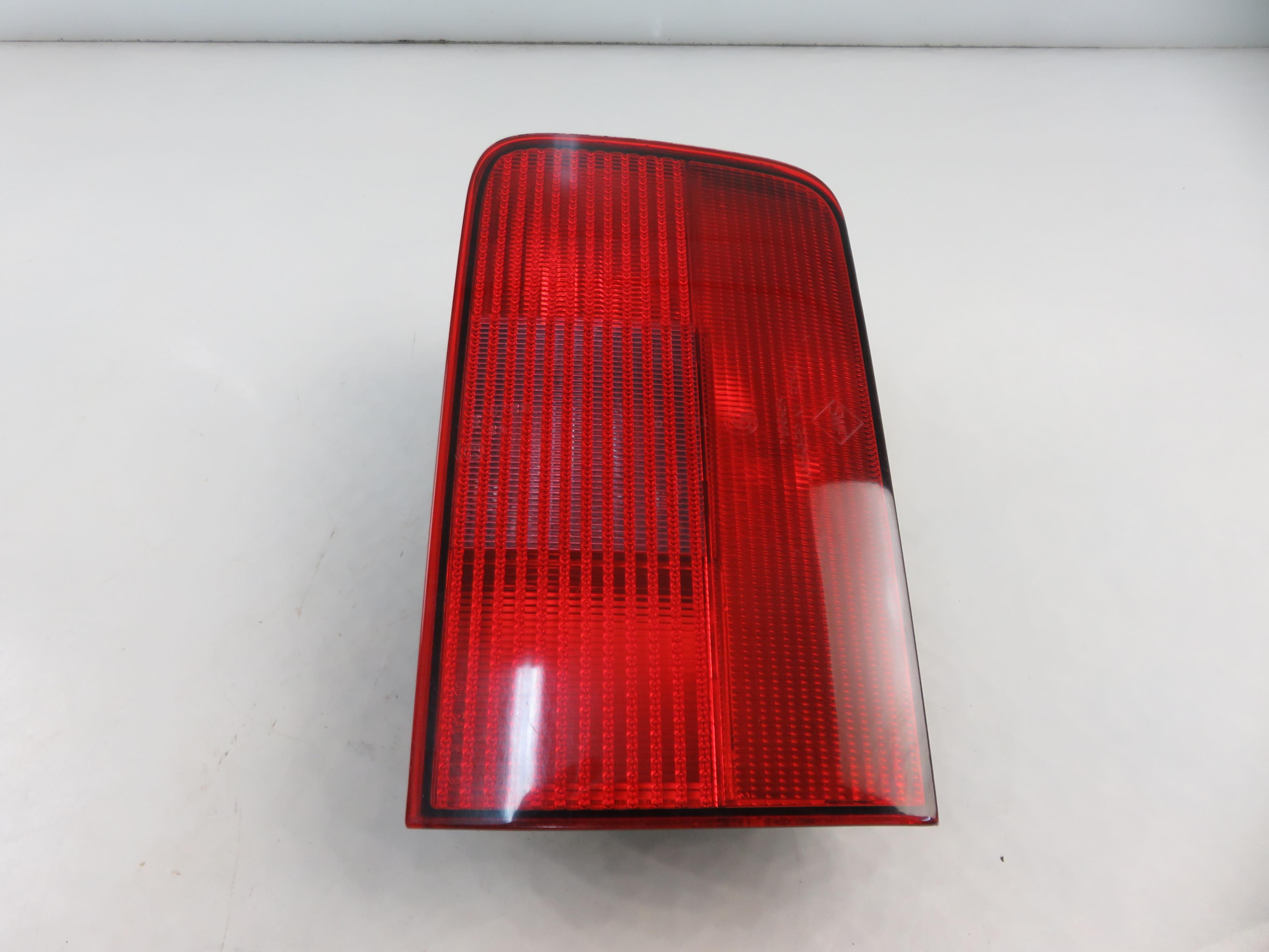 BMW 5 Series E39 (1995-2004) Rear Right Taillight Lamp 8361674 23715612