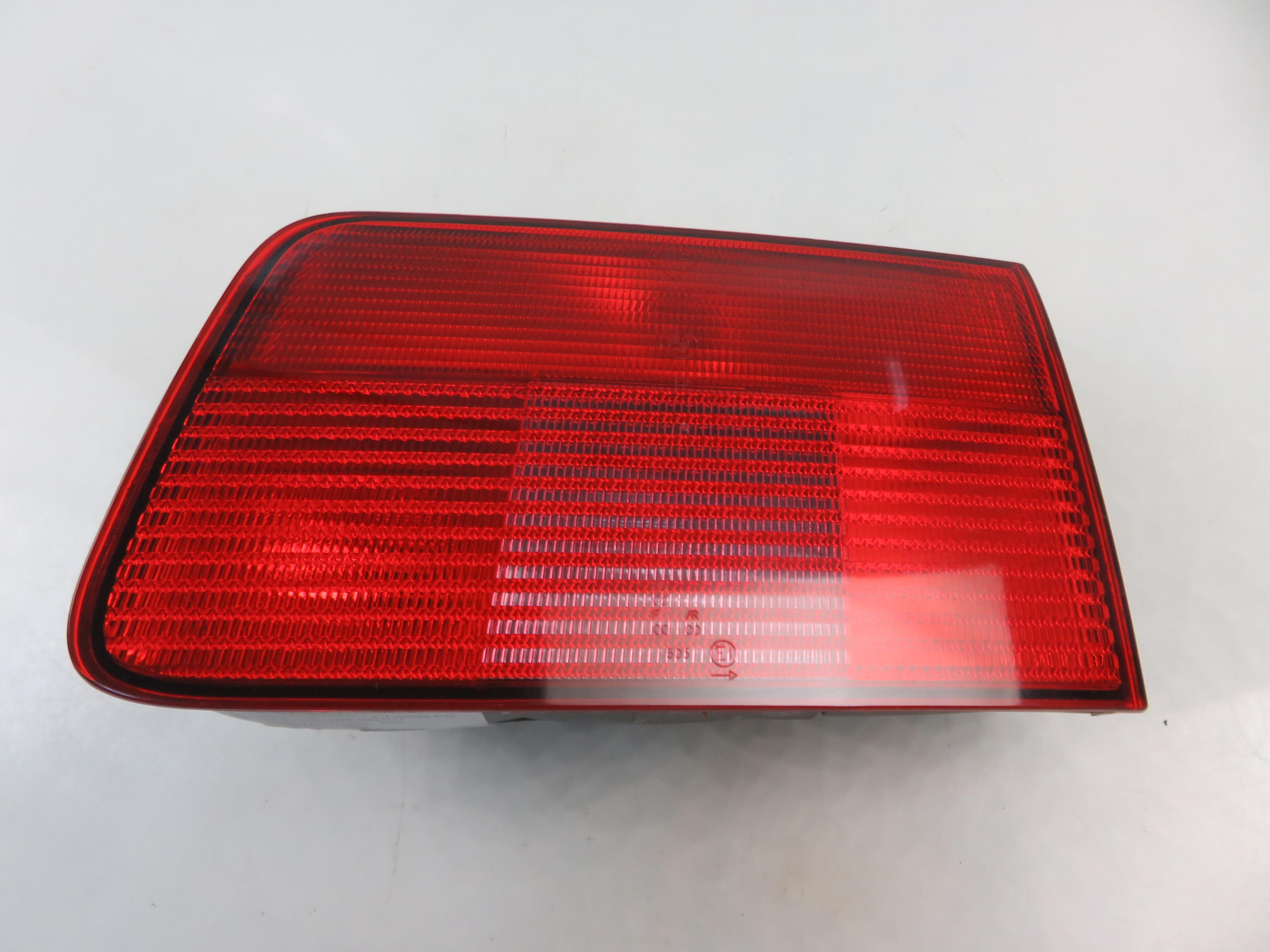 BMW 5 Series E39 (1995-2004) Rear Right Taillight Lamp 8361674 23715612