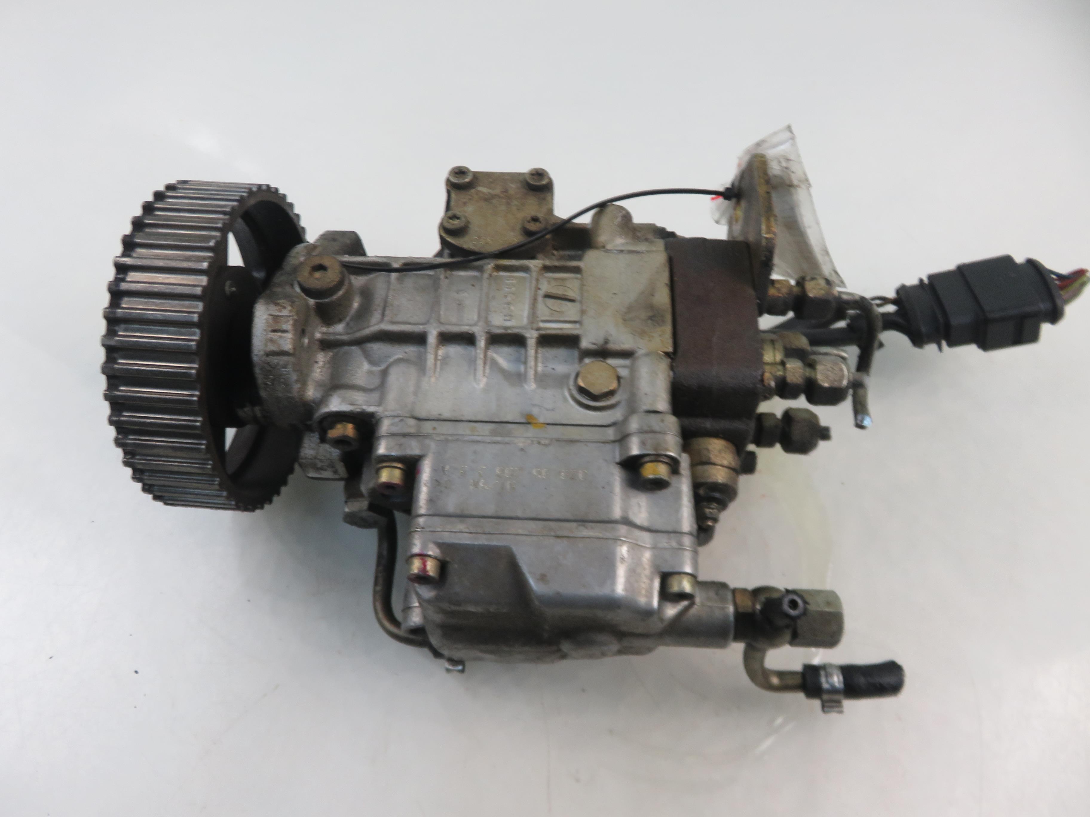 VOLKSWAGEN Passat Variant 1 generation (2010-2024) High Pressure Fuel Pump 038130107J, 0460414987 23715279