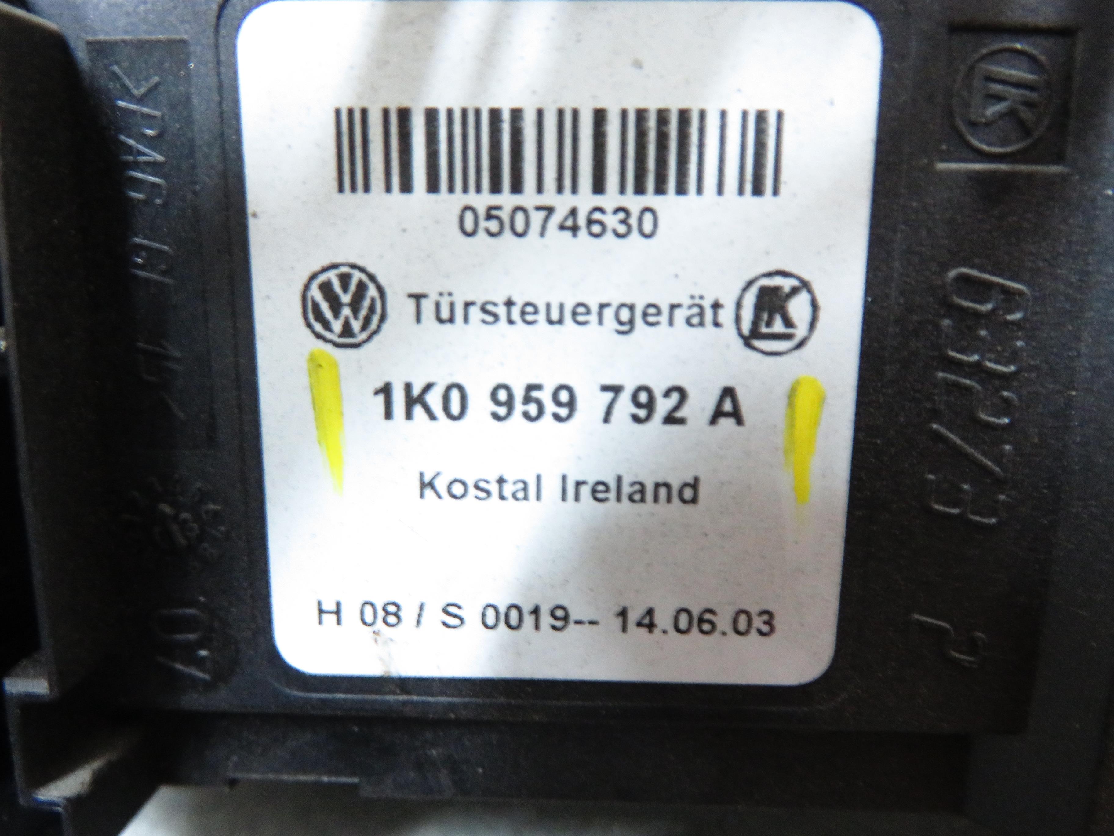 VOLKSWAGEN Touran 1 generation (2003-2015) Lève-vitre de porte avant droite 1K0959702B, 1T1837730R, 1K0959792A 23820315