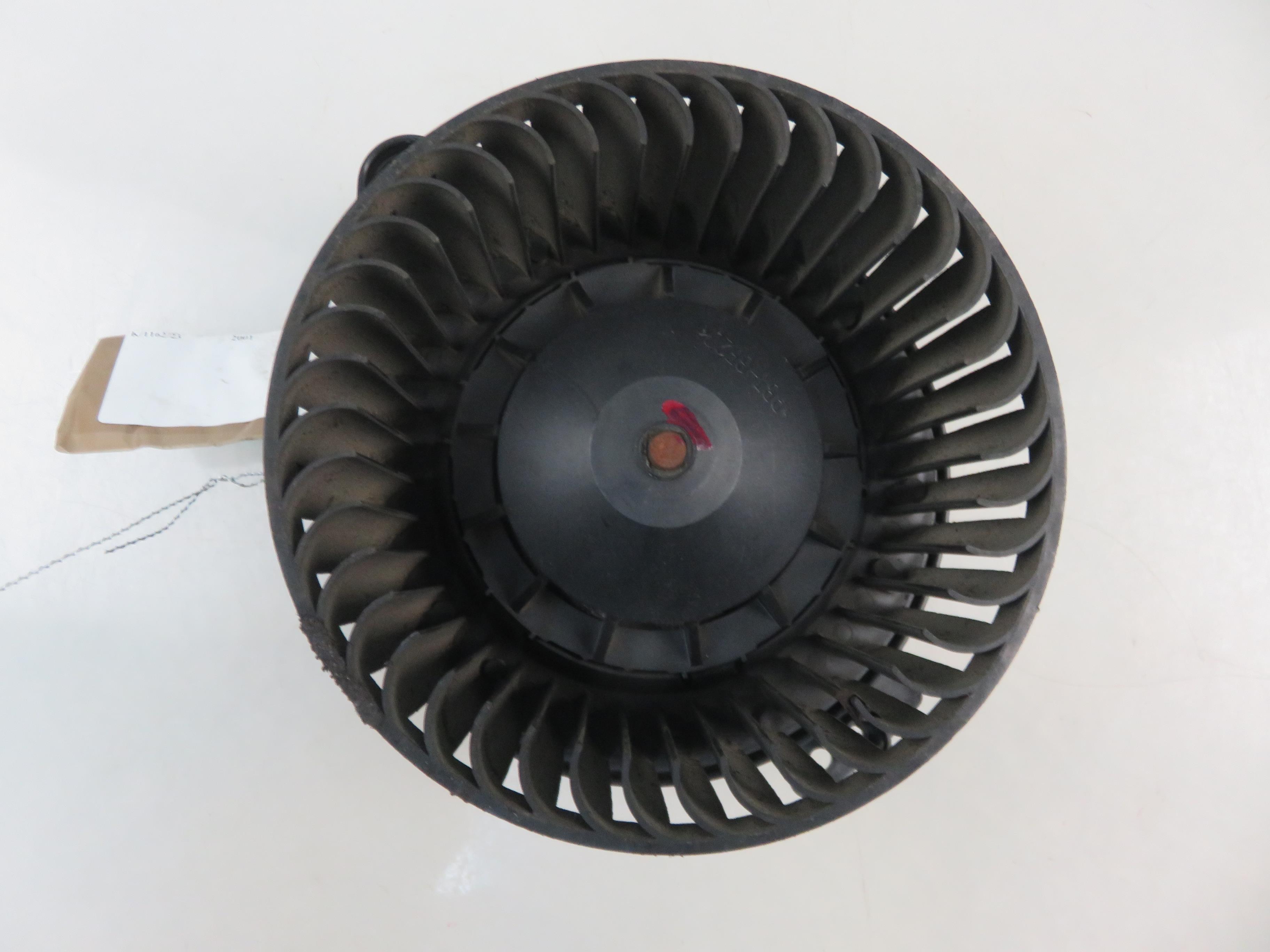 AUDI A4 B6/8E (2000-2005) Salono pečiuko ventiliatoriaus rėlė 8E1820021B 23715552