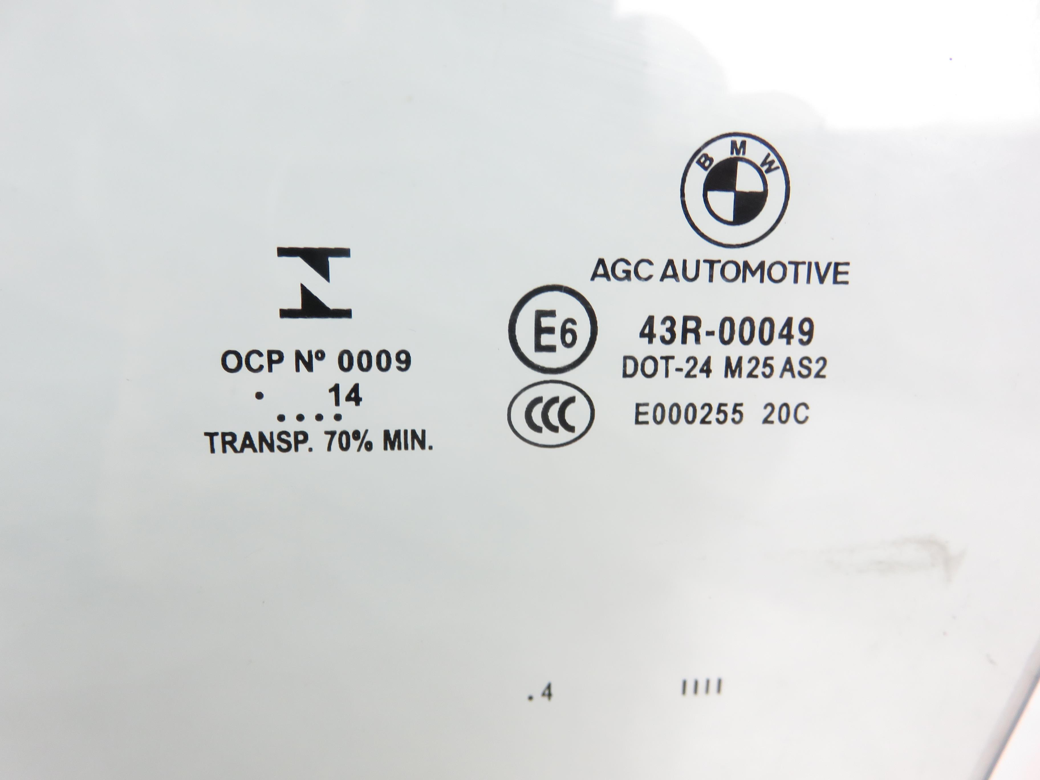 BMW X1 E84 (2009-2015) Priekinė kairė fortkutė (mažasis stiklas) 23715505