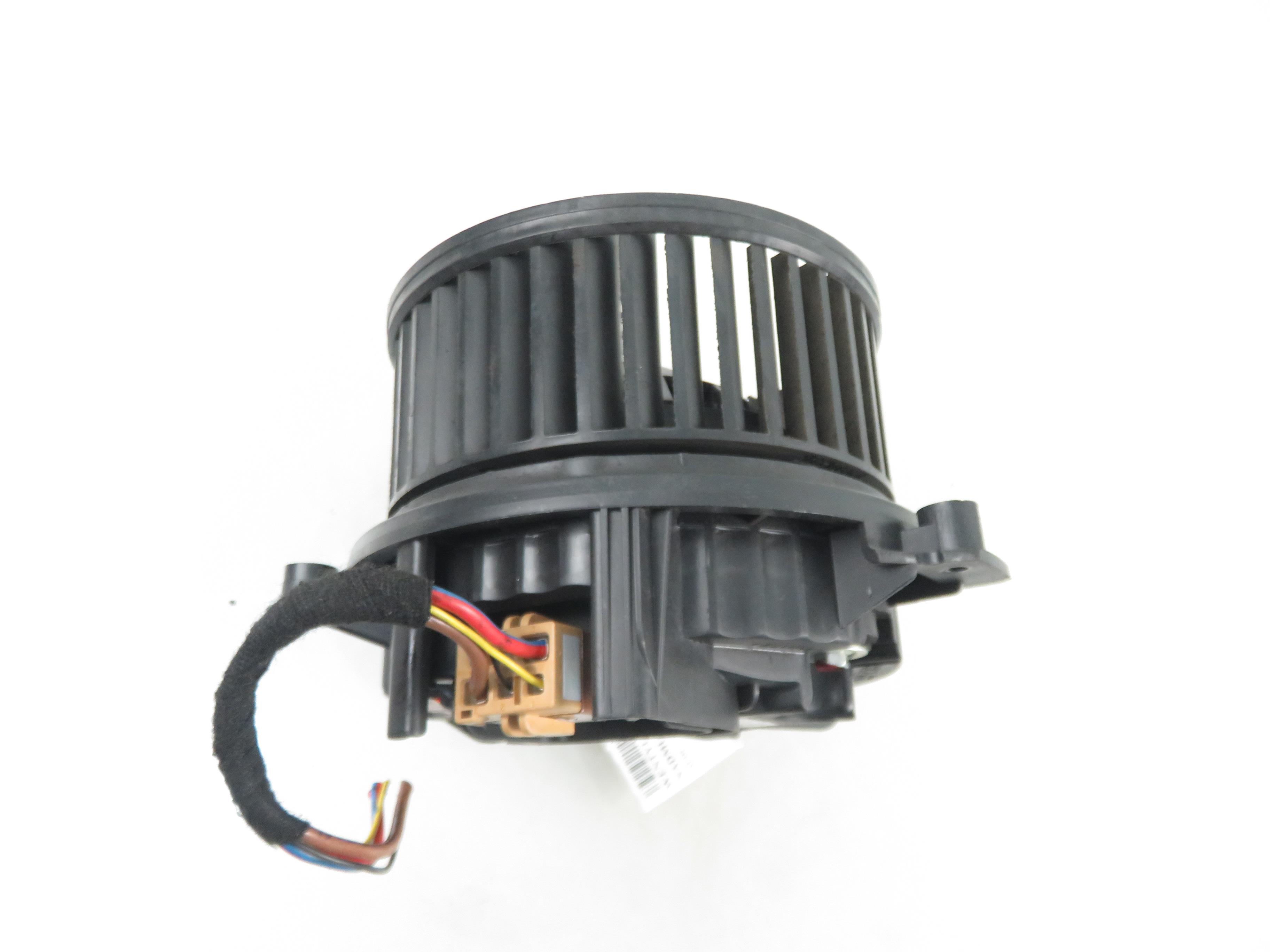 AUDI A4 B7/8E (2004-2008) Puhaltimen tuulettimen rele 8E2820021E 23820595